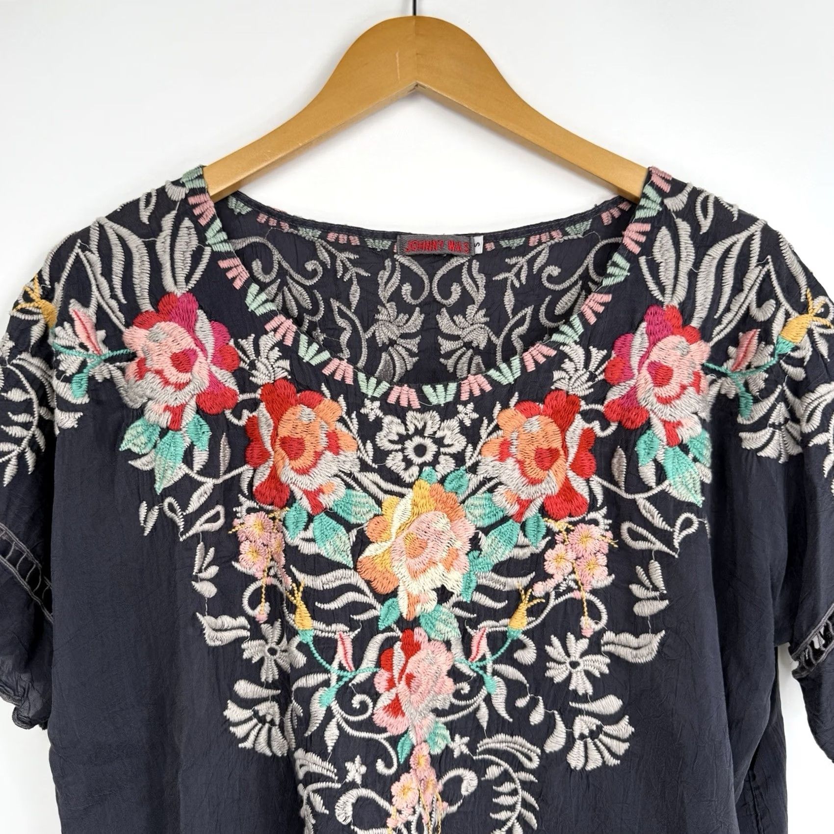 Johnny Was Johnny Was Blouse Short Sleeve Boat Neck Embroidered Rayon Oversized Gray S Womens Size S / US 4 / IT 40 - 5 Thumbnail
