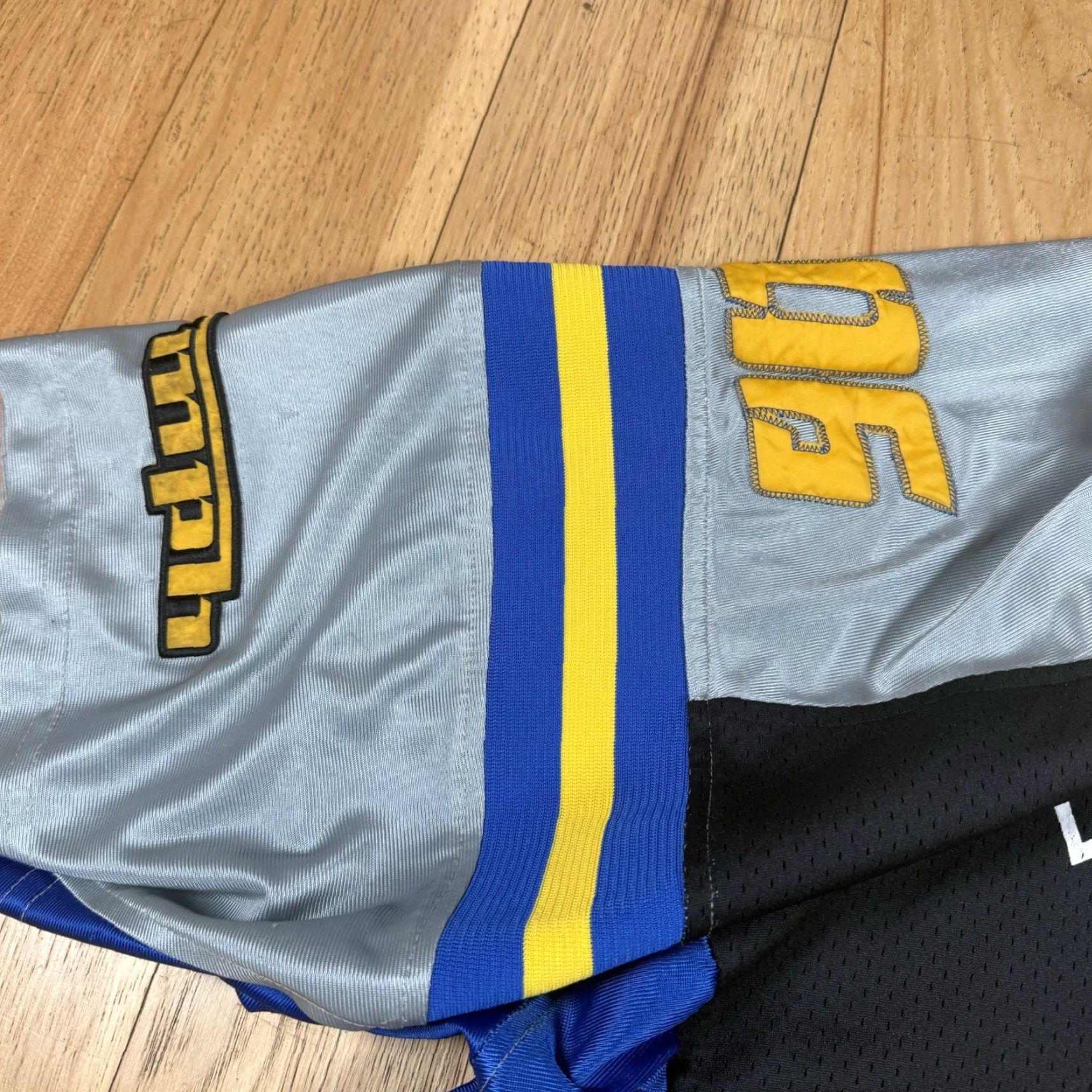 New Balance VINTAGE Balance Six Dynamics Super Sports Jersey Mens XL Blue Black Yellow Y2K New Balance Sports Activewear Casual Regular Yellow Mens XL Jersey Size US XL / EU 56 / 4 - 4 Thumbnail