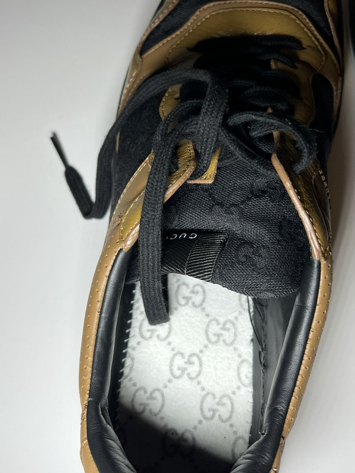 Gucci Gucci GG Supreme Embossed Chunk Low Camel and black leather Size US 13 / EU 46 - 19 Thumbnail