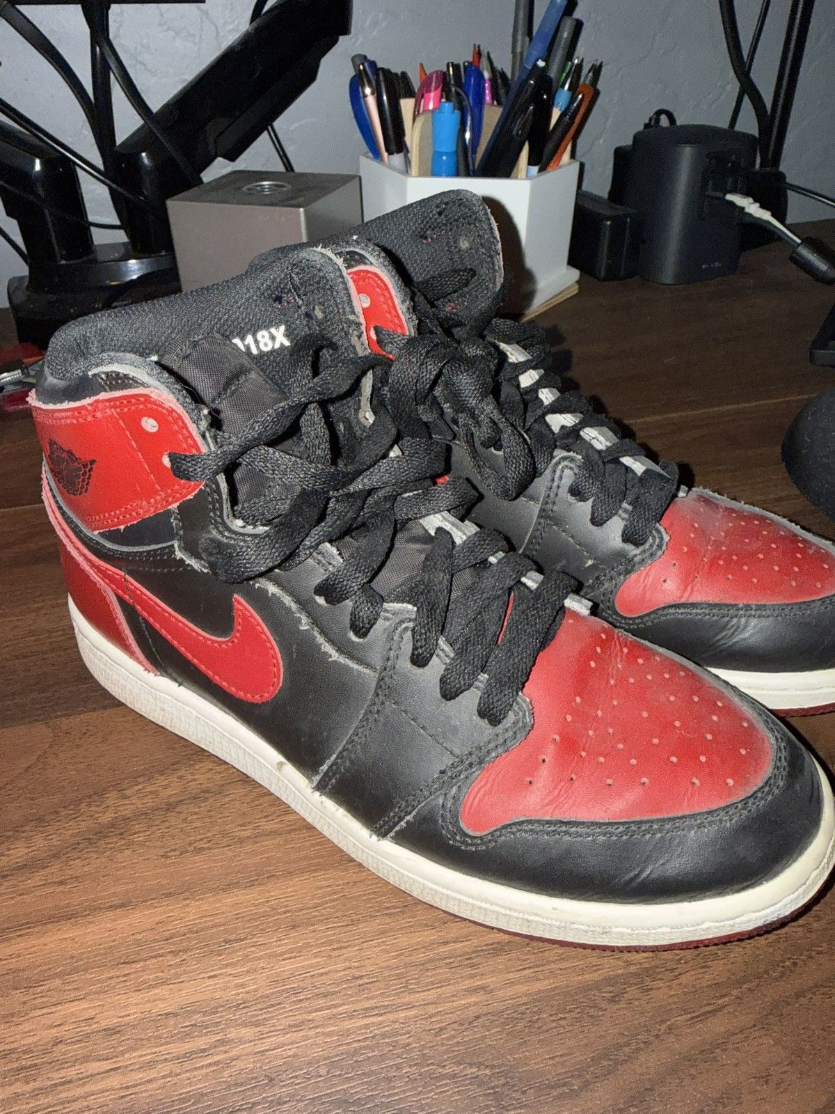 Jordan Brand Jordan Bred 1s Size US 5.5 / IT 35.5 - 2 Thumbnail