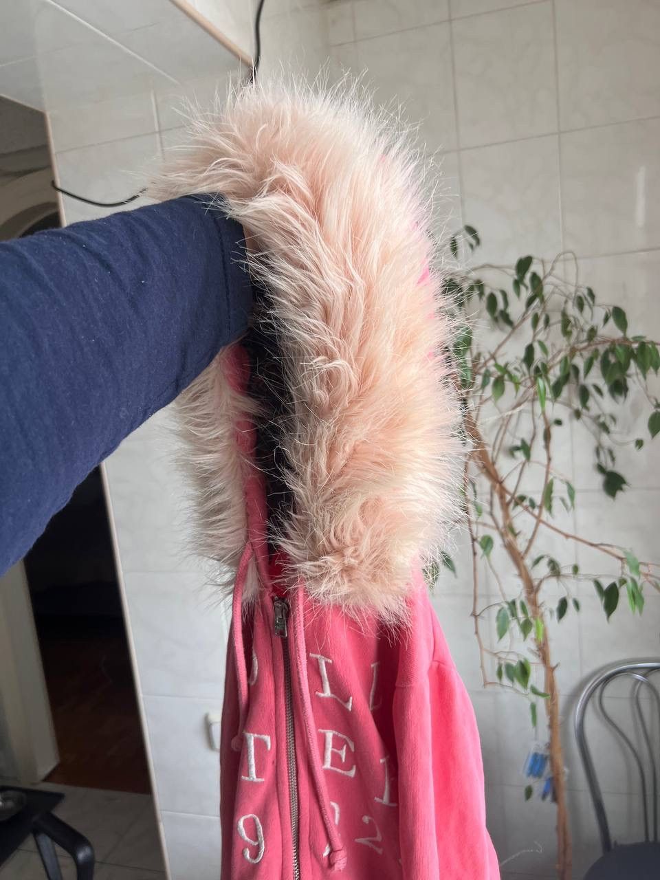 Hollister Y2K Hollister 2000s Full Faux Fuzzy Fur Hoodie Lgb Style VTG Size M / US 6-8 / IT 42-44 - 9 Thumbnail