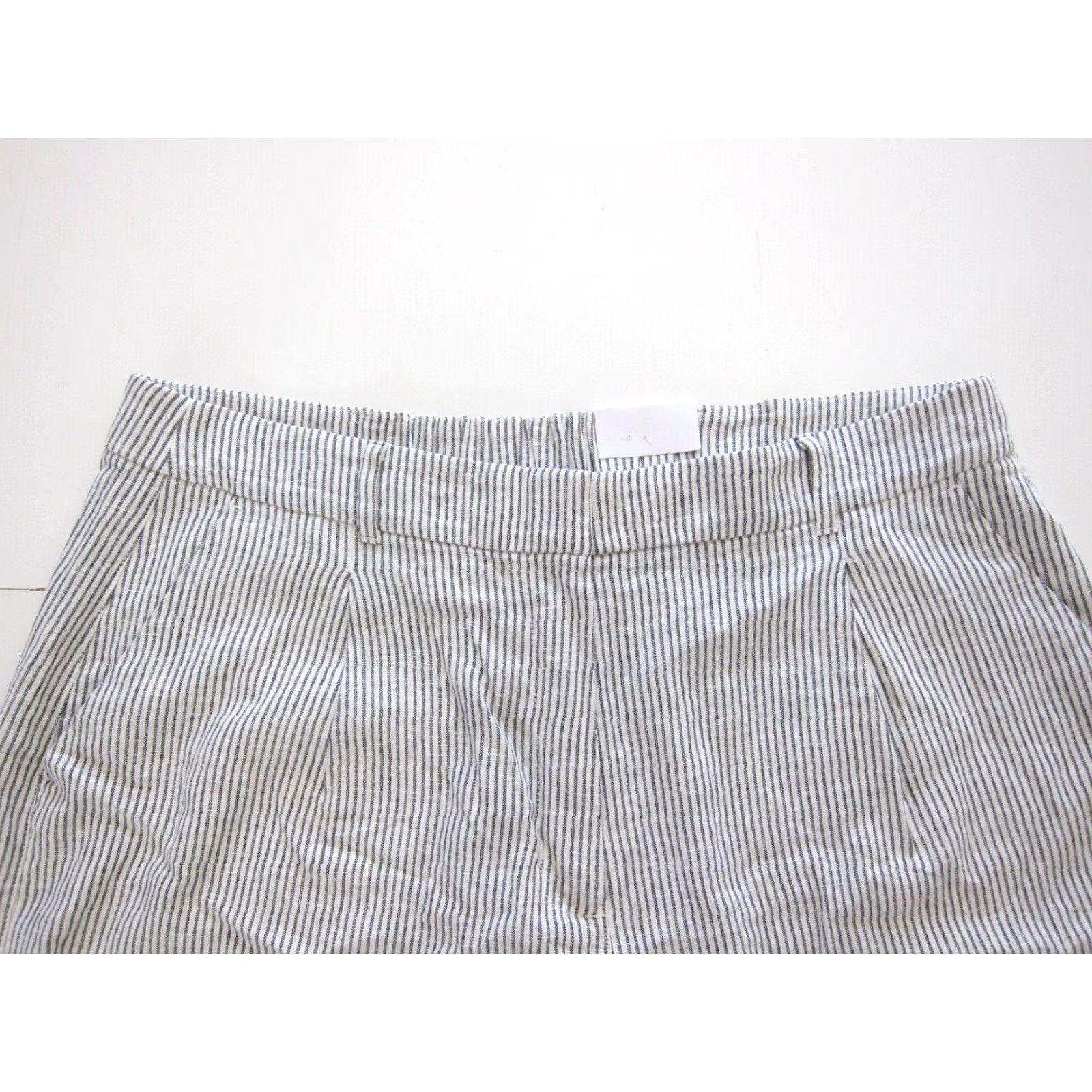 Old Navy NWT Old Navy Stripe Linen Chino Shorts Women 2X Grey White Extra High Rise NWT Plus Size 40" Waist 6" Inseam Women Size 40" / US 18 - 8 Thumbnail