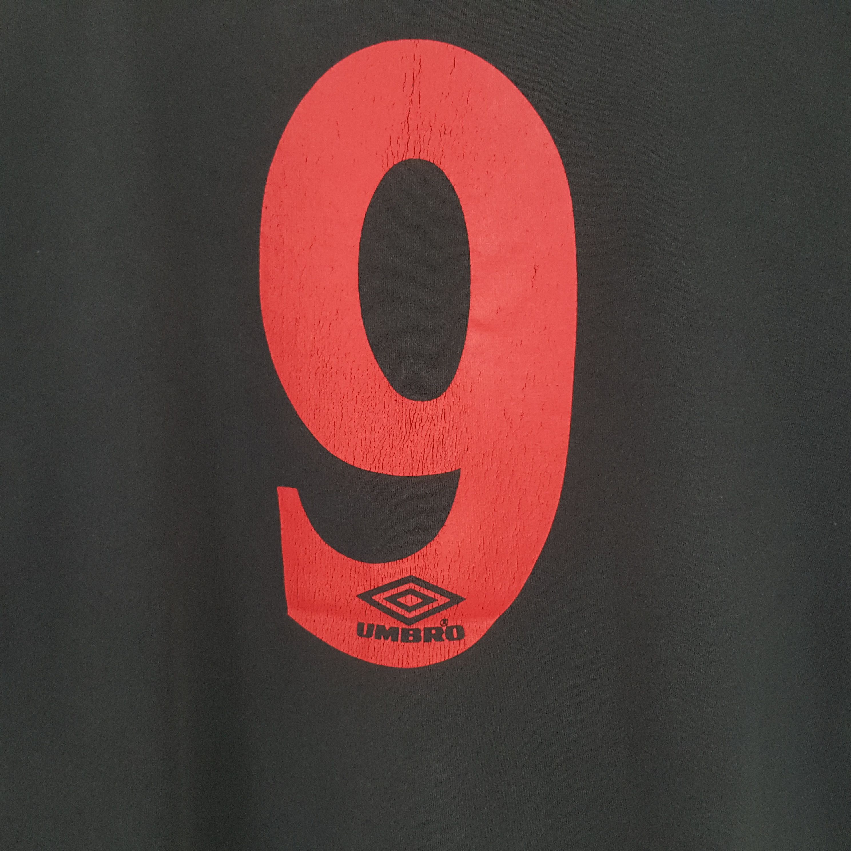 Pro Player × Umbro × Vintage Vintage Umbro England Alan Shearer Soccer Player Tshirt Size US L / EU 52-54 / 3 - 4 Thumbnail