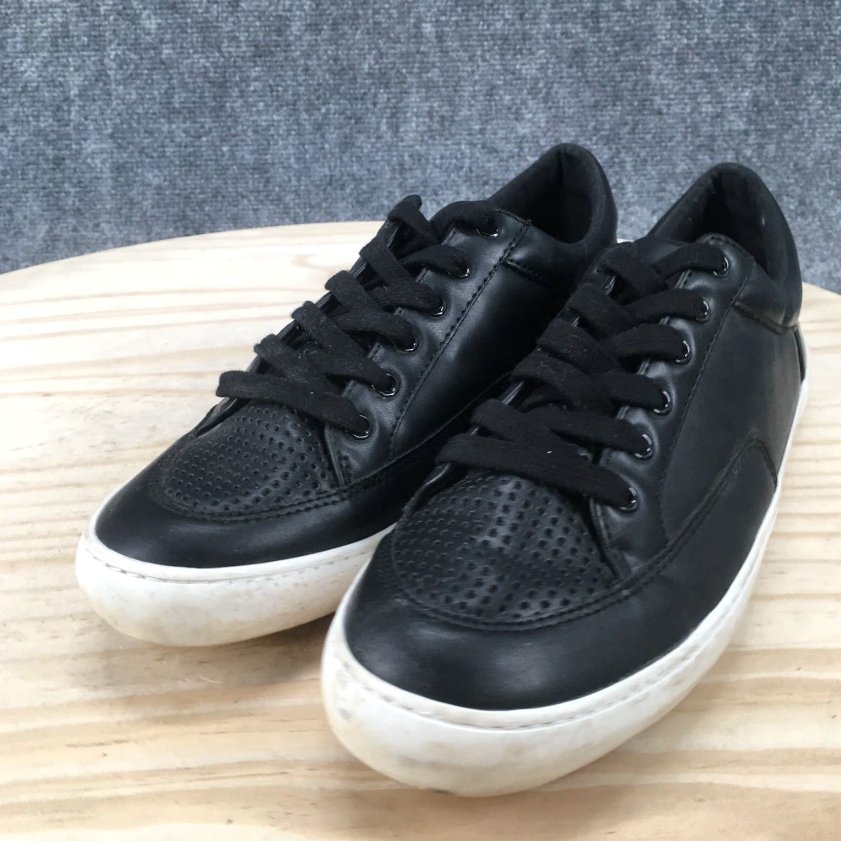 Banana Republic Banana Republic Shoes Mens 10 Perforated Low Top Lace Up Sneaker Black Size US M / EU 48-50 / 2 - 6 Thumbnail