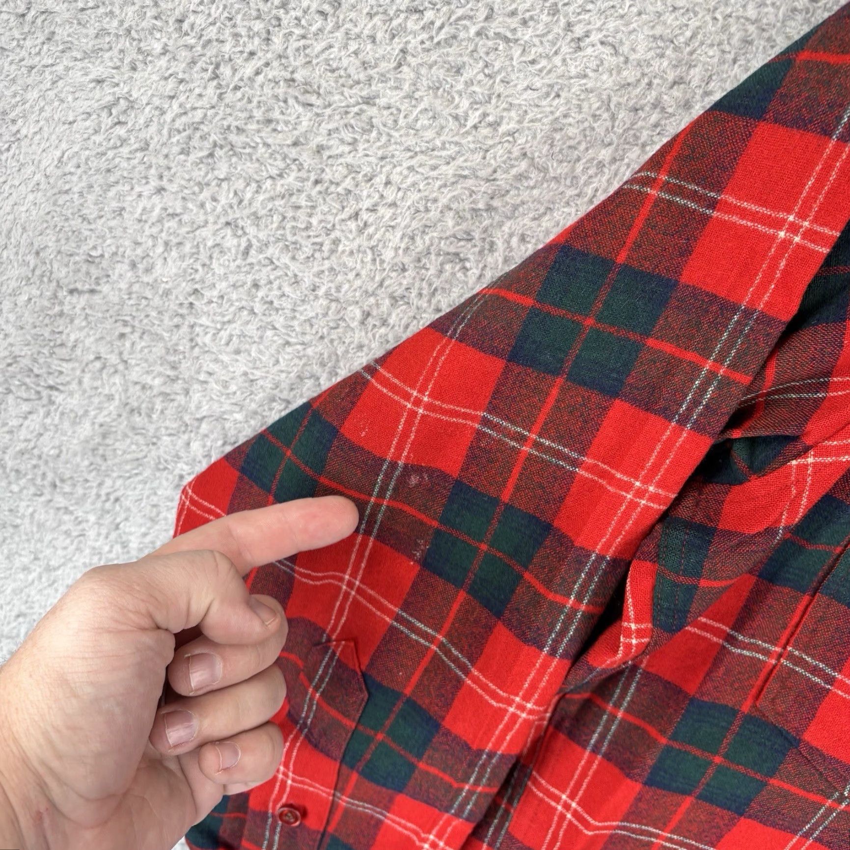 Pendleton VINTAGE Pendleton Shirt Mens L Red Navy Plaid Wool Flannel Button-Up Casual Workwear 70s Size US L / EU 52-54 / 3 - 3 Thumbnail
