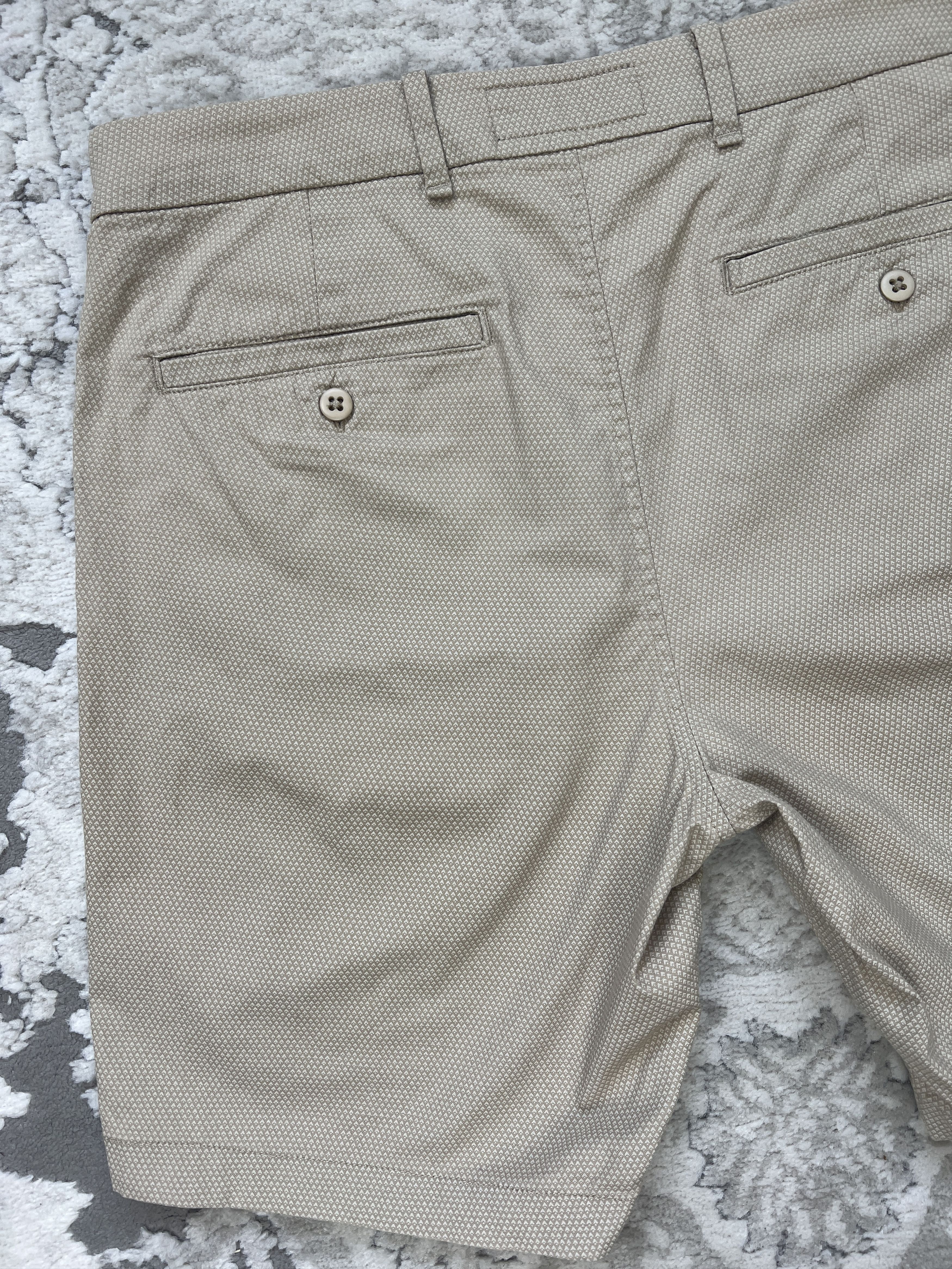 Abercrombie & Fitch Abercrombie & Fitch Beige Stretch Shorts – Size 34 Size US 34 / EU 50 - 15 Thumbnail