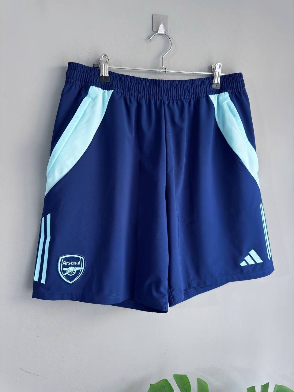 Adidas FC Arsenal London 2024/25 Men's Training Downtime Shorts, L Size US 34 / EU 50 - 2 Thumbnail