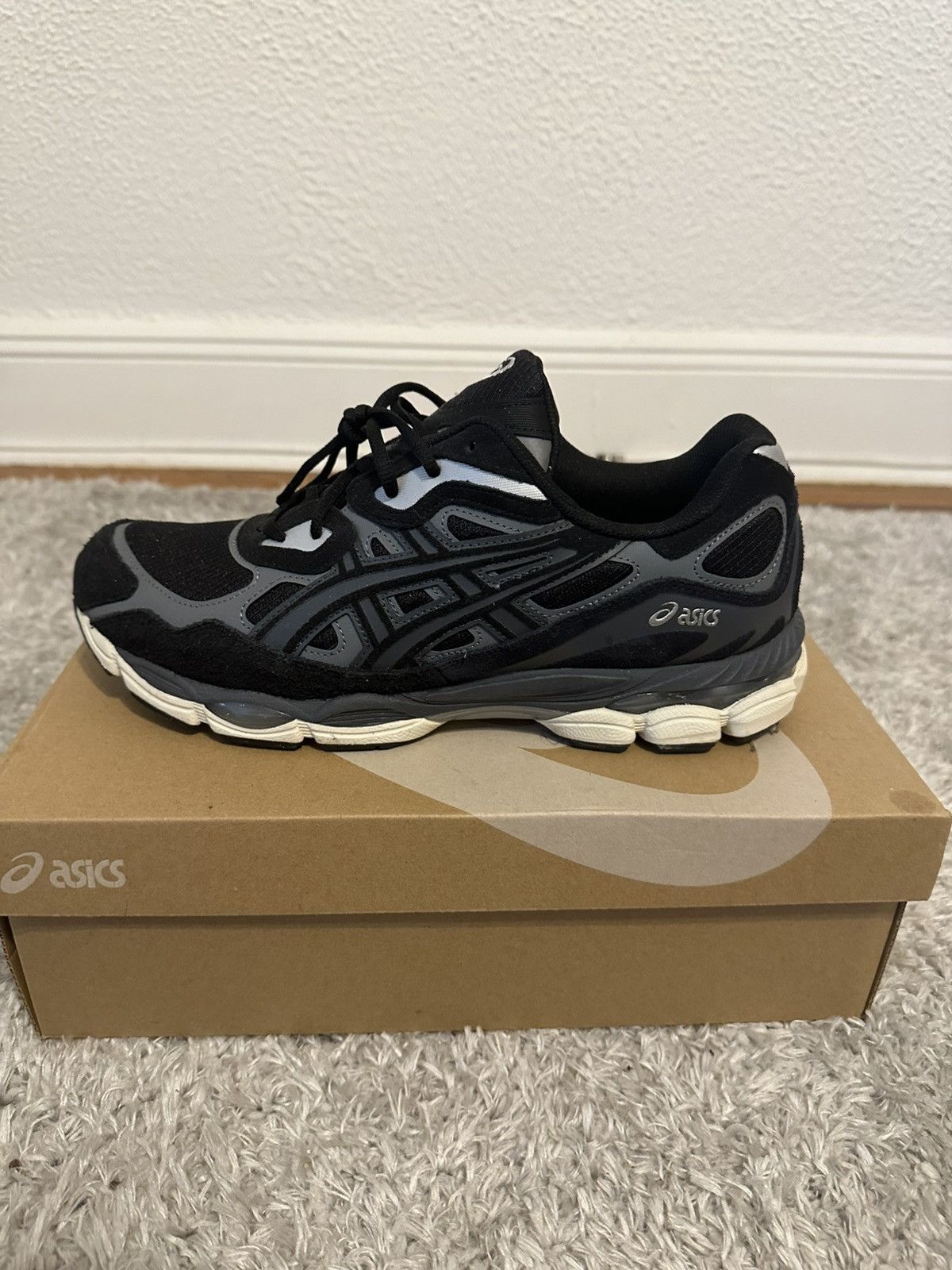 Asics Asic gel NYC Black Graphite Size US 12 / EU 45 - 2 Thumbnail