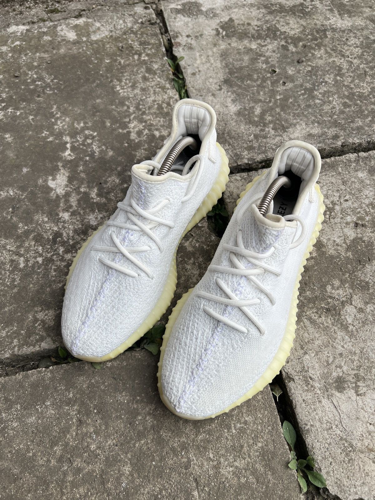 Adidas Adidas Yeezy Boost 350 V2 Cream Triple White Size US 8.5 / EU 41-42 - 2 Thumbnail