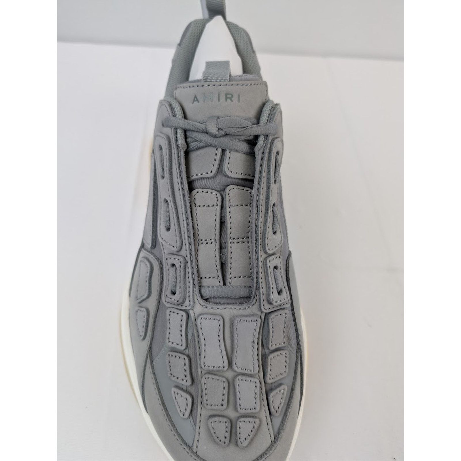 o1rshd1 Q:2 / Bone Runner in Gray
