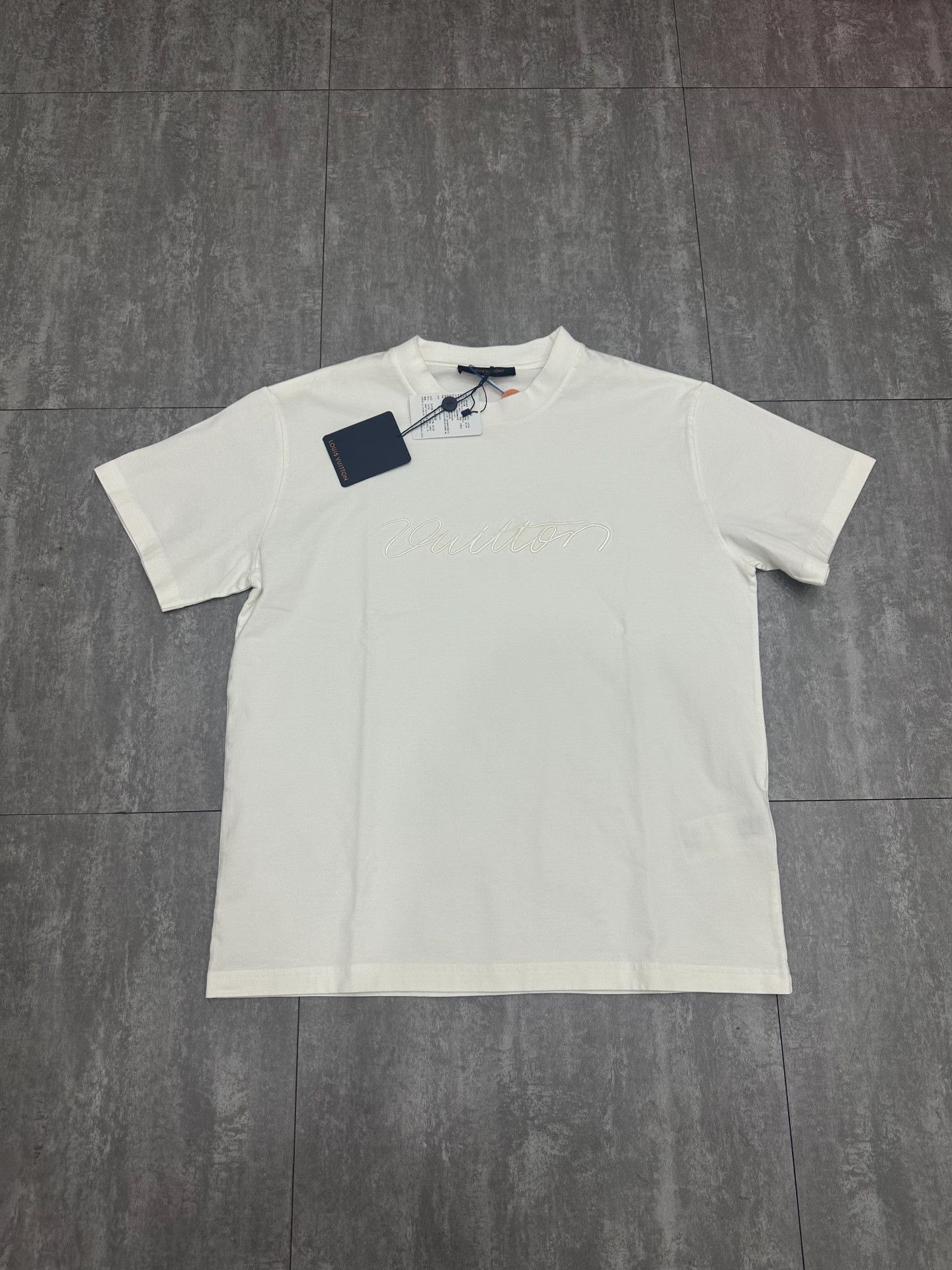 Louis Vuitton Louis Vuitton Embroidered White T-Shirt xl Men Size US XL / EU 56 / 4 - 1 Thumbnail