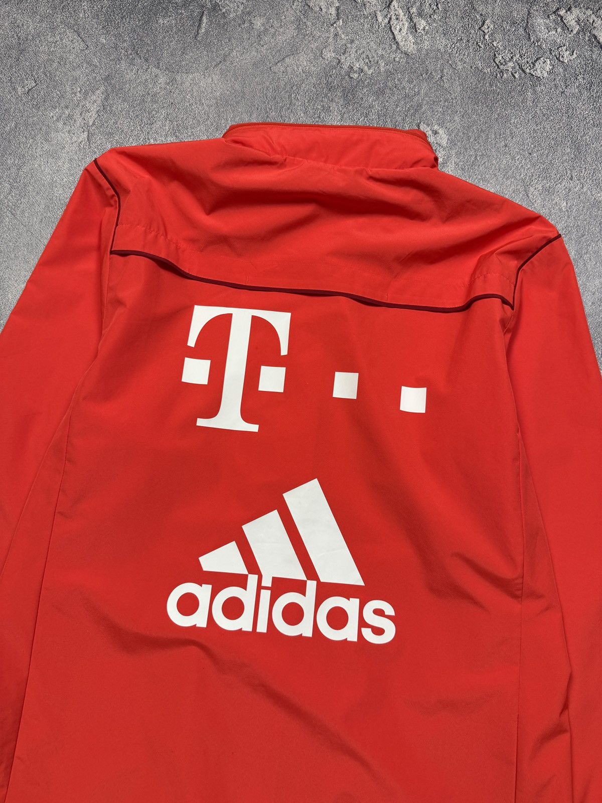 Adidas Vintage Adidas FC Bayern Munchen Soccer Zip Up Windbreaker Size US L / EU 52-54 / 3 - 8 Thumbnail