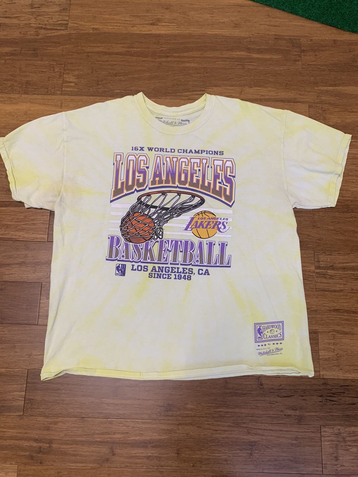 Mitchell & Ness Mitchell & Ness Los Angeles Lakers 16x World Champions Tee Size US XL / EU 56 / 4 - 1 Thumbnail