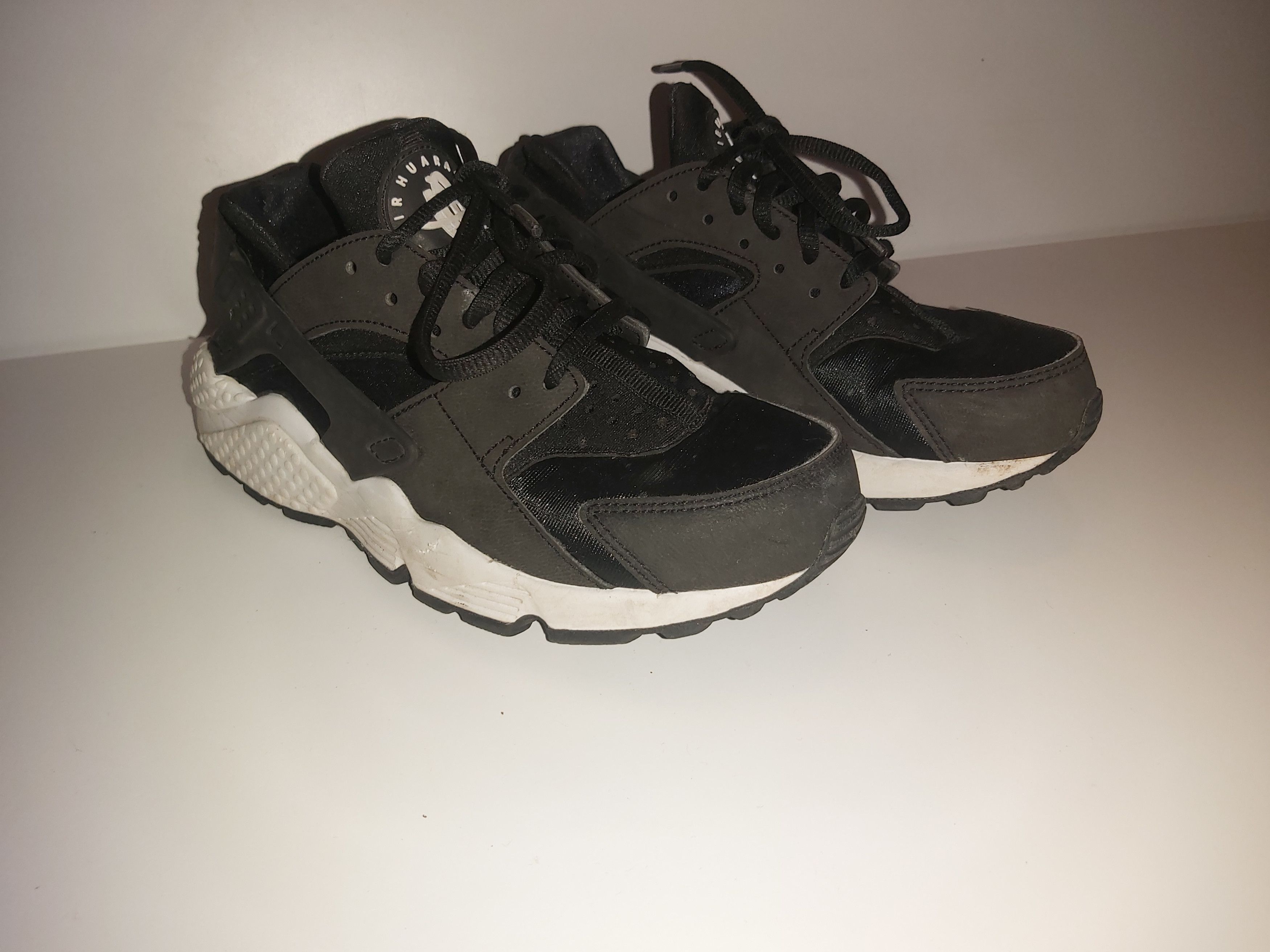 Nike 35,5eur 5us NIKE AIR HUARACHE WMNS "Black-White" 634835-006 Size US 5 / IT 35 - 2 Thumbnail