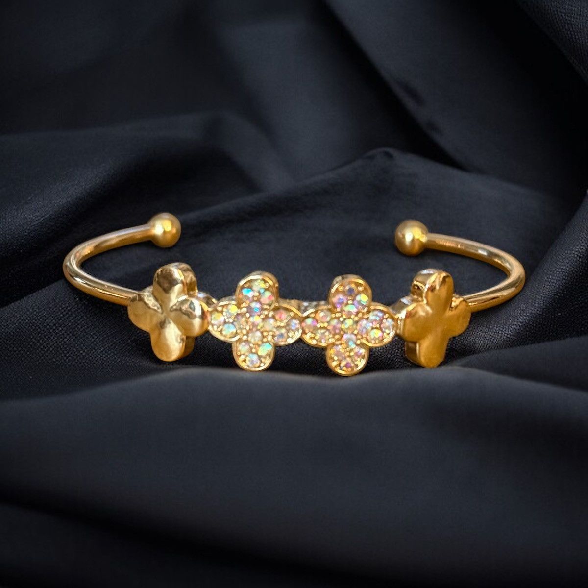 Other Gold tone pave AB crystal clover cuff bracelet Size ONE SIZE - 1 Thumbnail