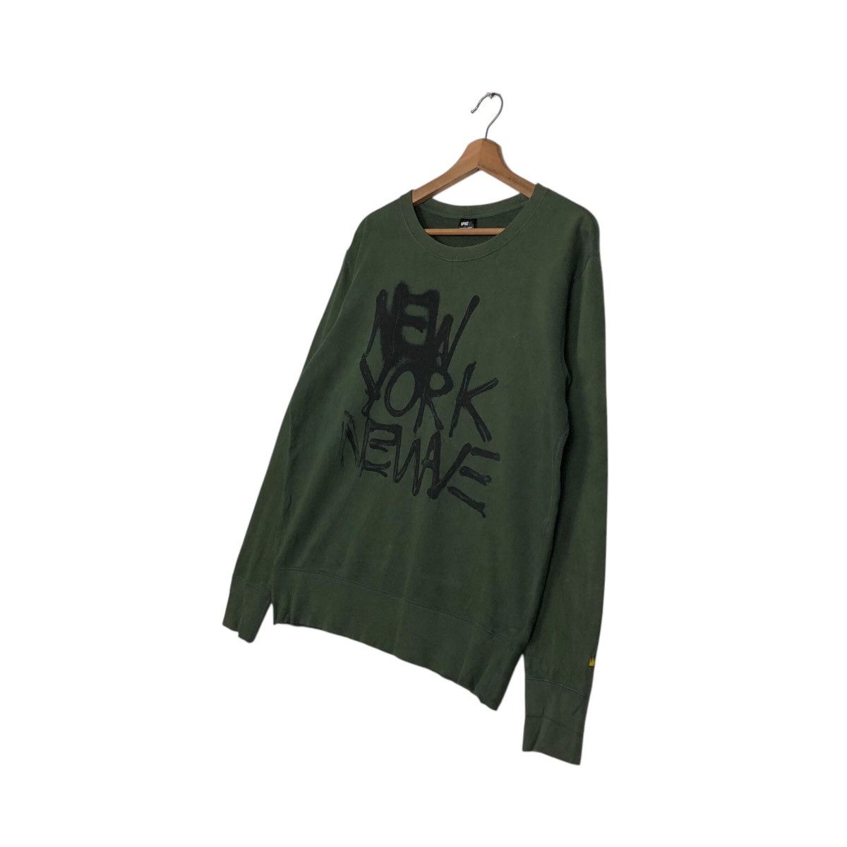 Japanese Brand Vintage Sweatshirt Rich Green Uniqlo X Jean-Michel Basquiat Size US M / EU 48-50 / 2 - 3 Thumbnail
