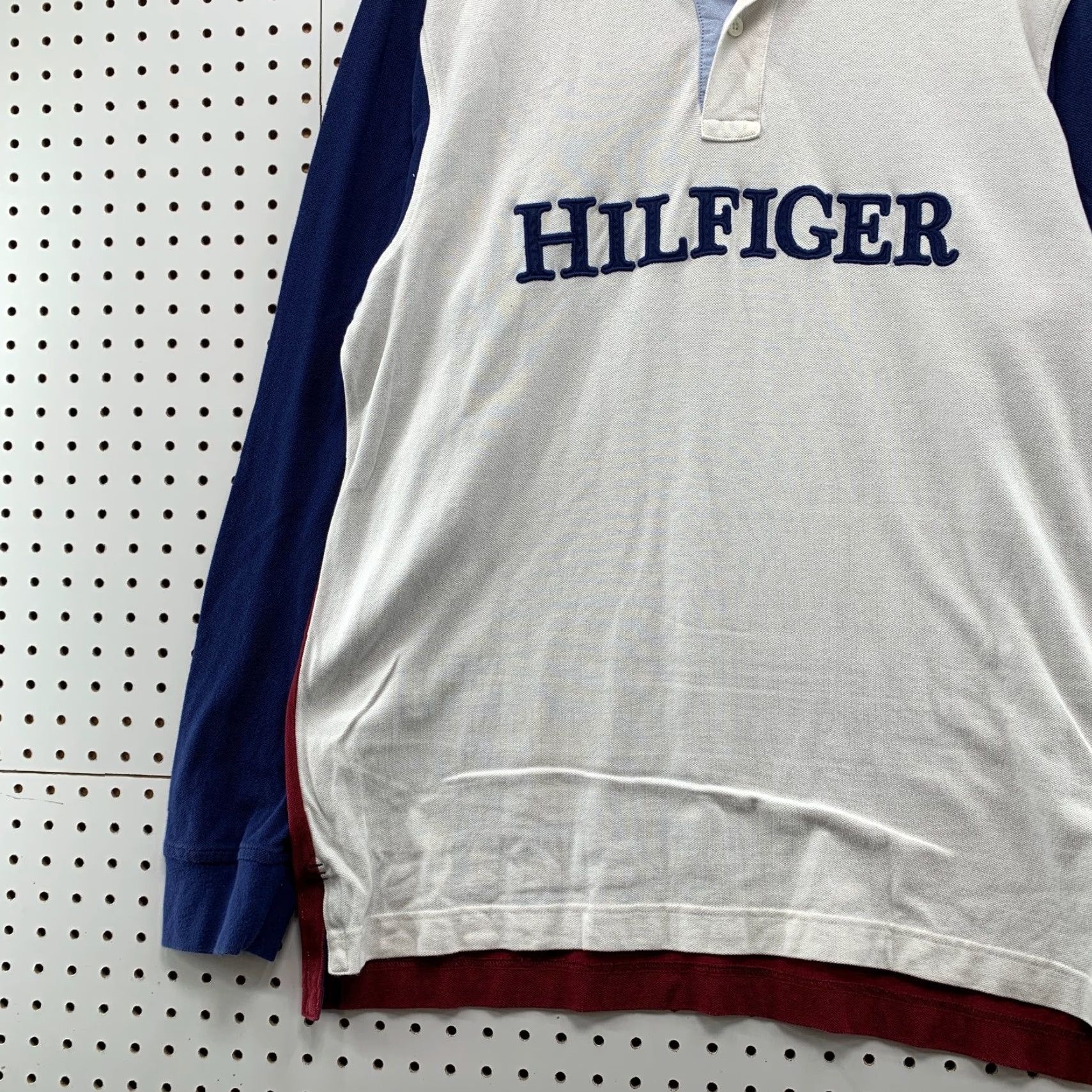 Tommy Hilfiger VINTAGE Tommy Hilfiger Polo Shirt Mens XL Long Sleeve Slim Fit Collared White SpellOut 90s Football Golf Mens XL White Hilfiger Polo Size US XL / EU 56 / 4 - 3 Thumbnail