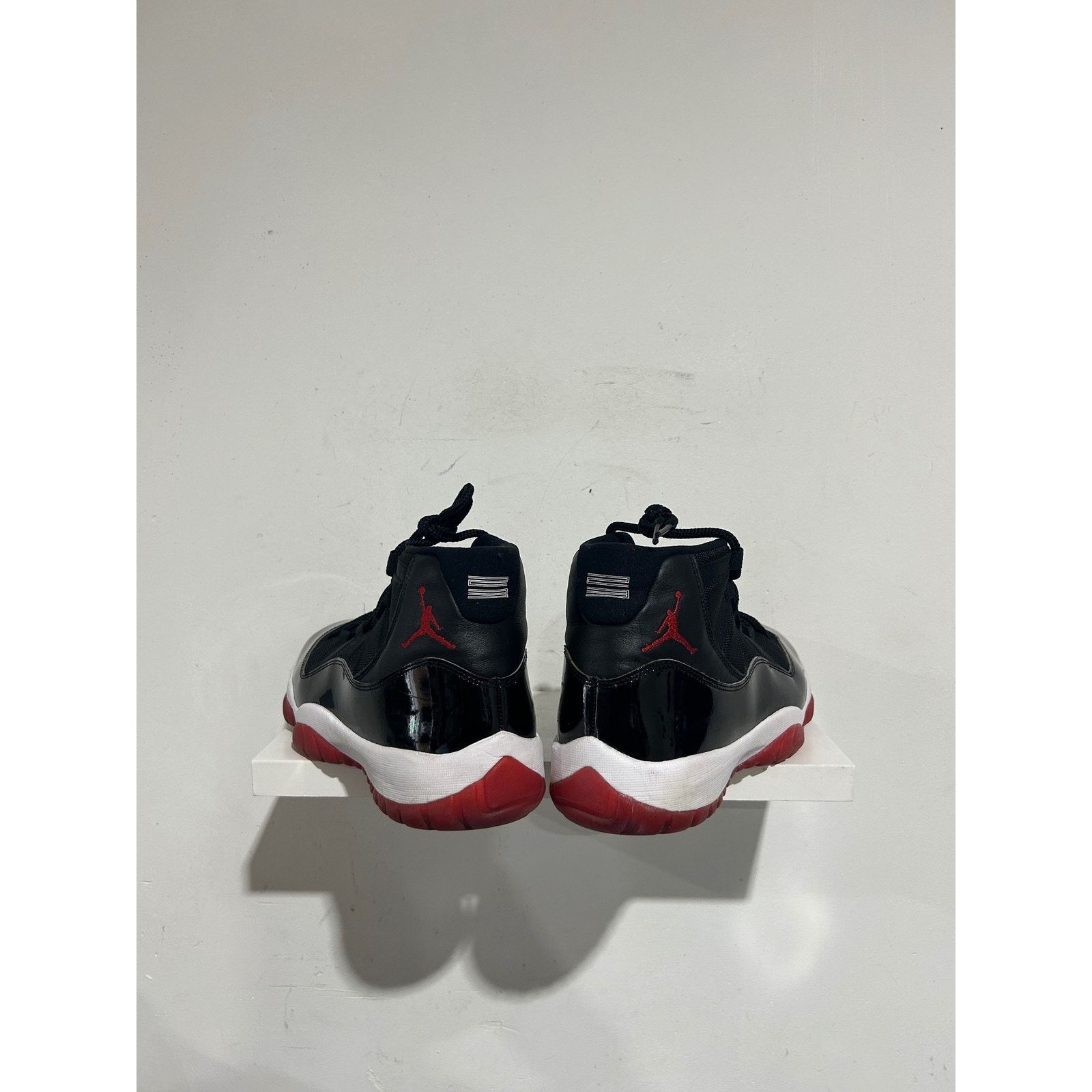 Nike JORDAN 11 RETRO 'PLAYOFFS BRED 2019' SIZE 12 PREOWNED Size US 12 / EU 45 - 3 Thumbnail