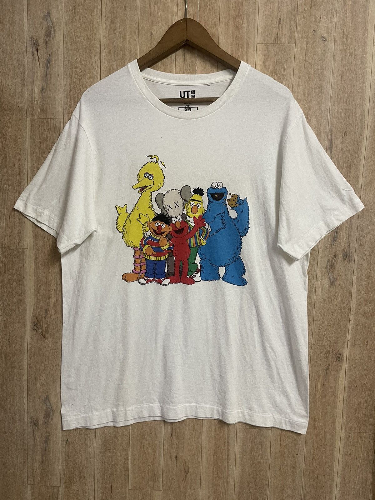 Kaws × Uniqlo Vintage Kaws x Uniqlo x Sesame Street T shirt XL Rare Size US XL / EU 56 / 4 - 1 Thumbnail