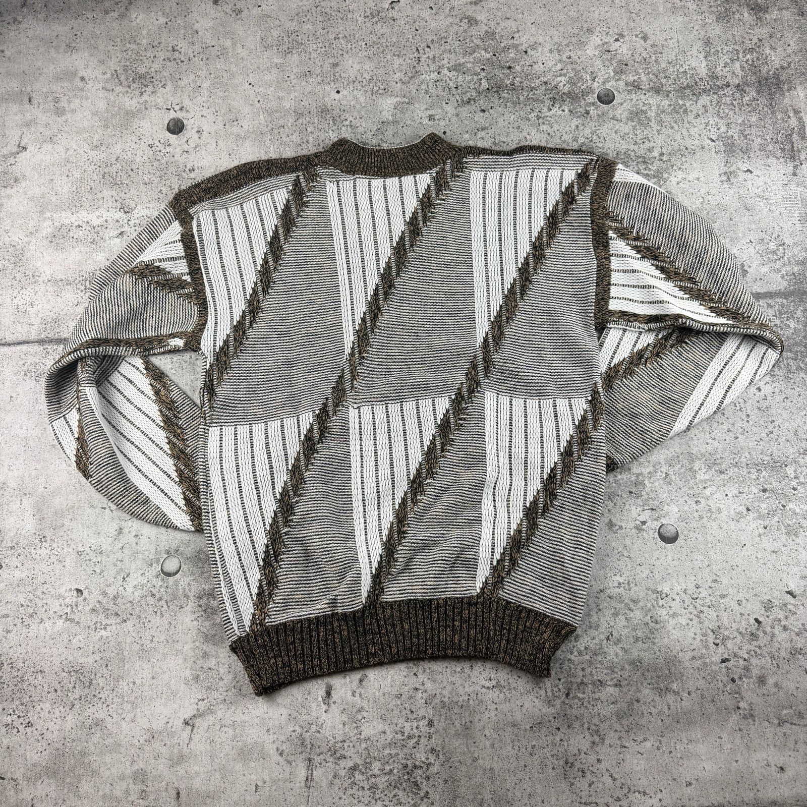 New Era Vintage Pattern Sweater New Era USA Made Deadstock Size L Size US L / EU 52-54 / 3 - 6 Thumbnail