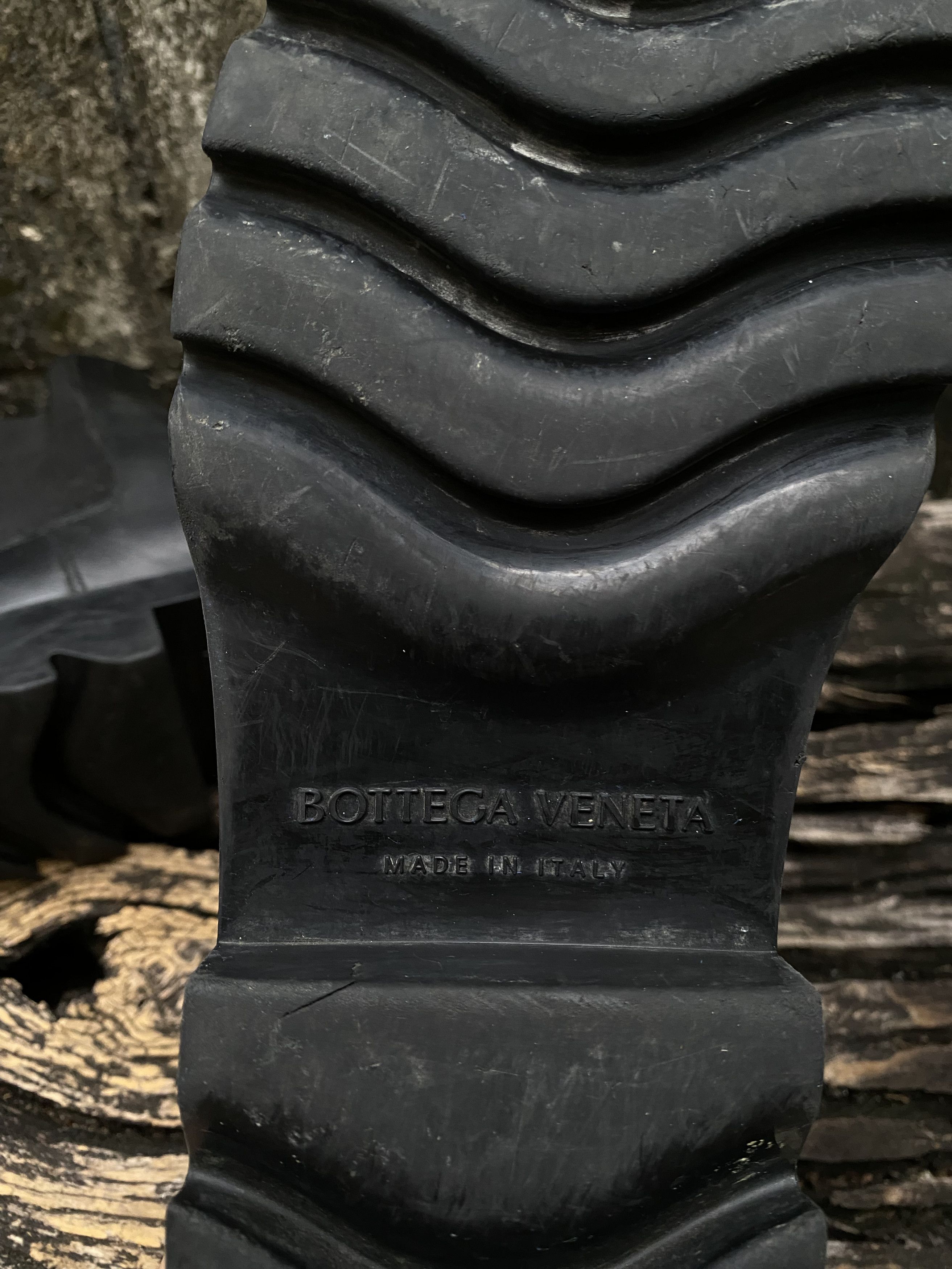 Bottega Veneta Bottega Veneta Tire Chelsea Boots Black Leather EU41 Size US 8 / EU 41 - 9 Thumbnail