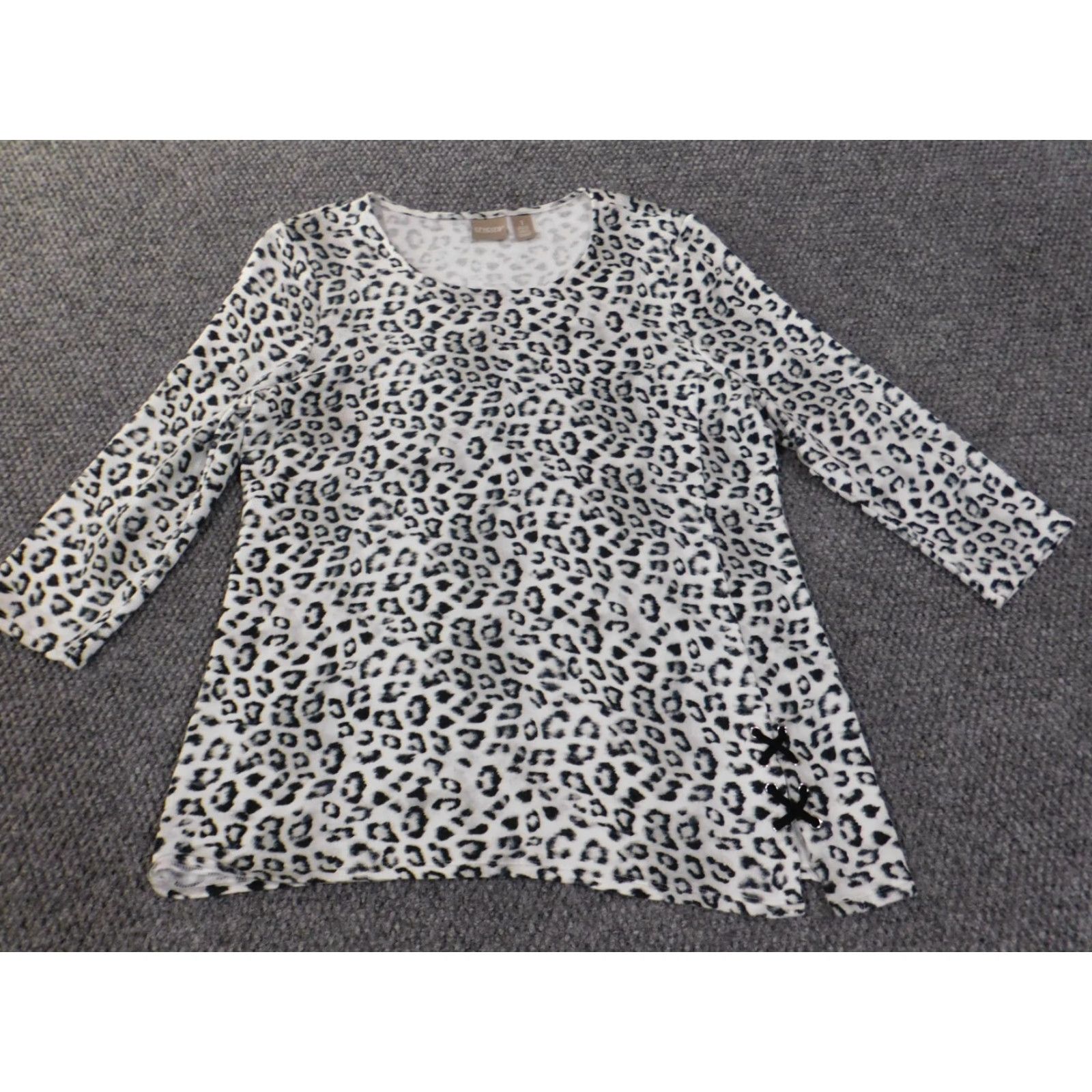 Vintage Chicos Size 1 Sweater gray animal print knit stretch rayon roundneck Size XS / US 0-2 / IT 36-38 - 3 Thumbnail