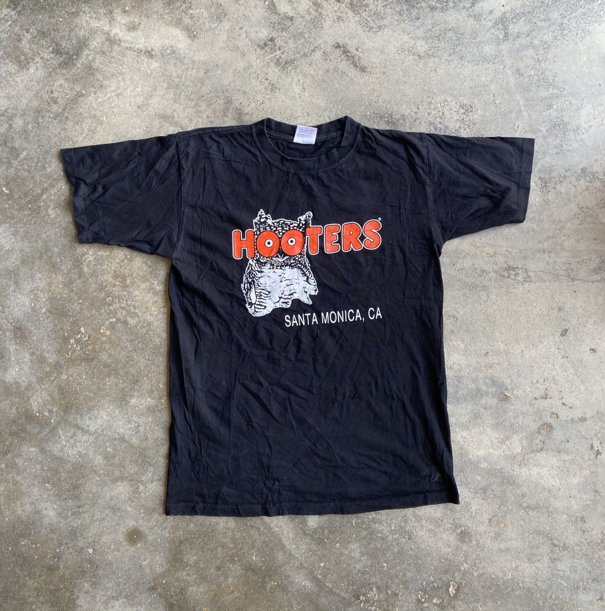 Vintage 2003 VINTAGE HOOTERS SANTA MONICA T-SHIRT Size US L / EU 52-54 / 3 - 1 Thumbnail