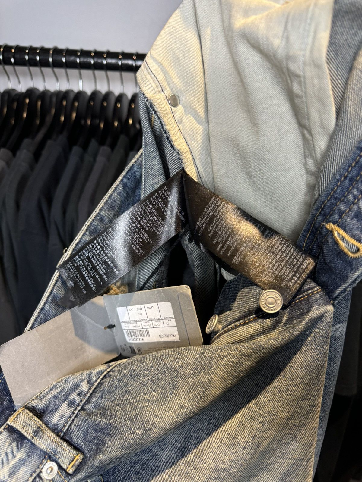 Balenciaga Balenciaga All Over Logo Light Wash Cropped Jeans - 31 Size US 31 - 23 Thumbnail
