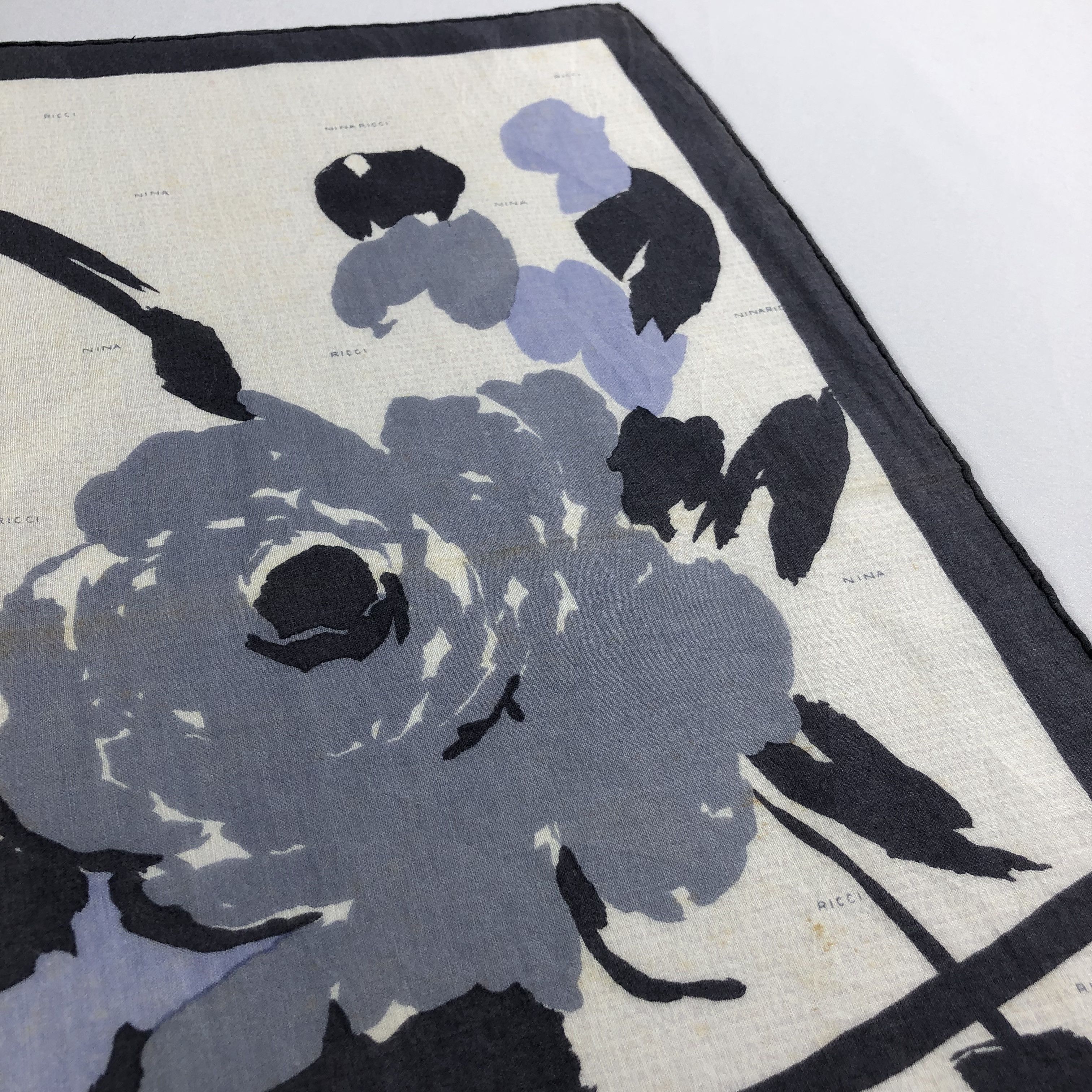 Nina Ricci Nina Ricci Abstract Handkerchief Neckerchief Bandana H2173 Size ONE SIZE - 9 Thumbnail