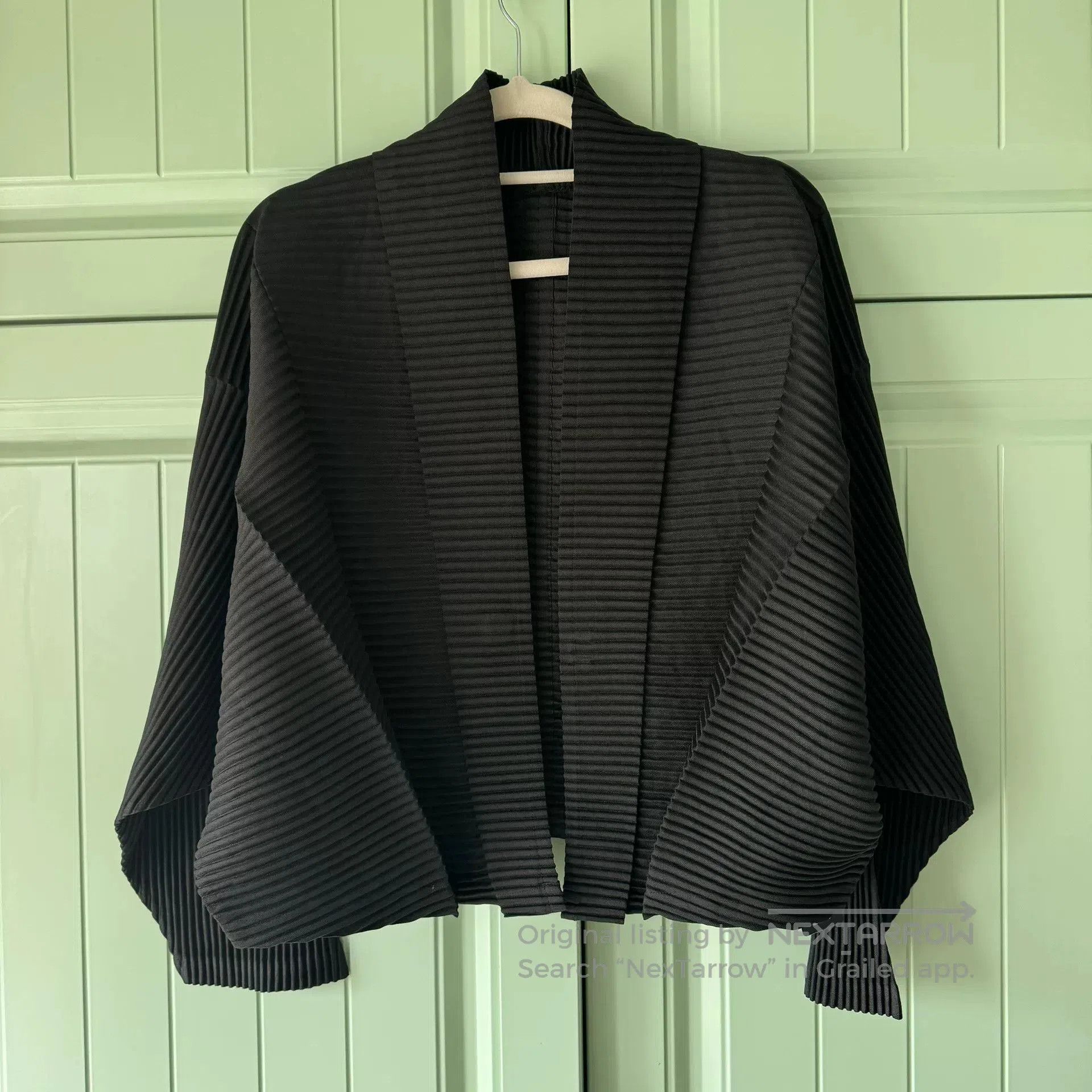 Issey Miyake ISSEY MIYAKE Black Pleated Coat. Size M / US 6-8 / IT 42-44 - 1 Thumbnail