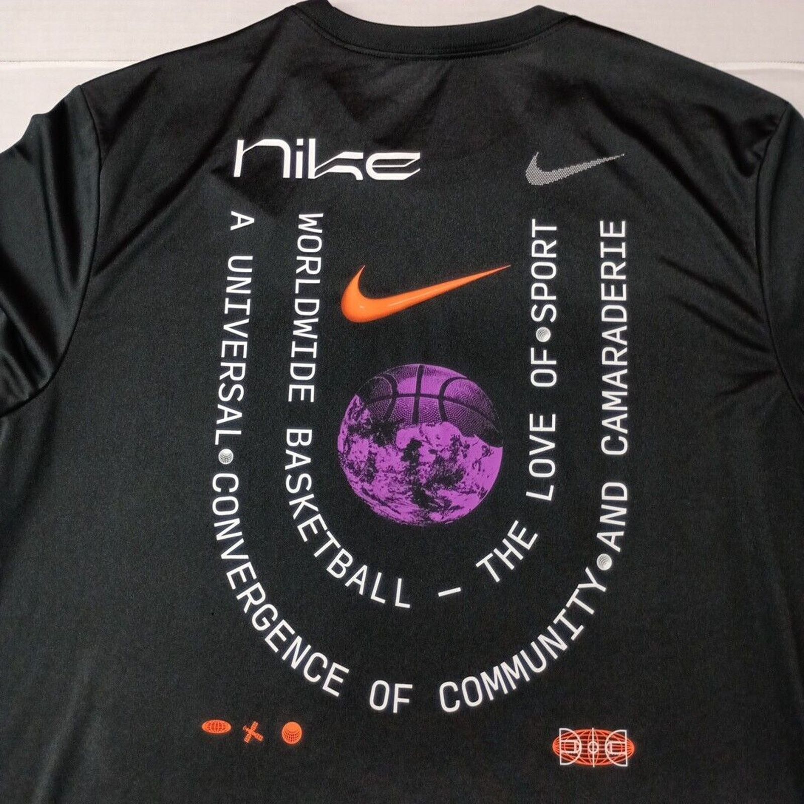 Nike Nike Basketball "Worldwide Wordsmith" T-Shirt Men's L Black Size US L / EU 52-54 / 3 - 9 Thumbnail