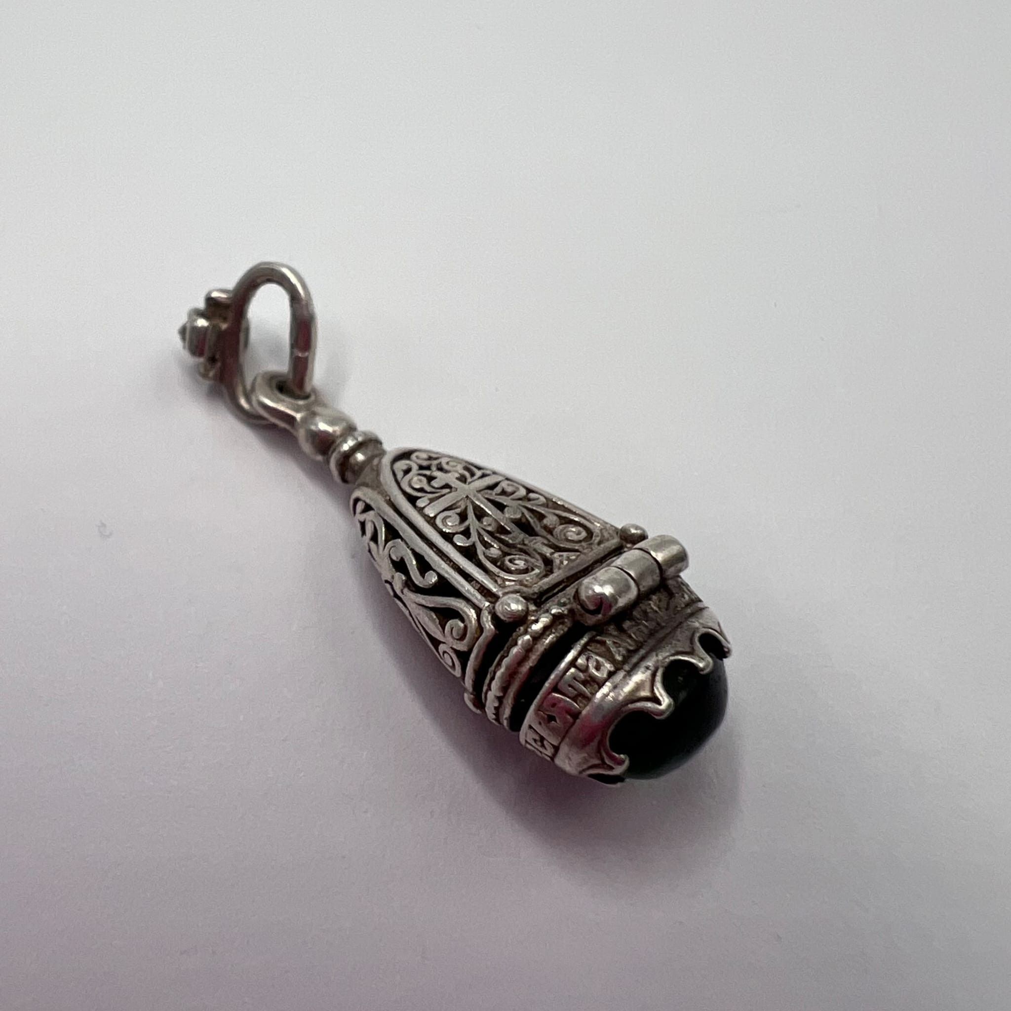 Sterling Silver Vintage Sterling Silver 925 Pendant Virgin Mary and Child Size ONE SIZE - 6 Thumbnail
