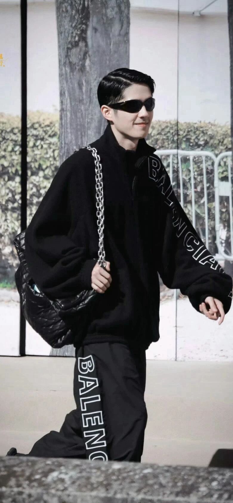 Balenciaga Balenciaga size L Pants, sports and leisure style, large l Size US 27 - 6 Thumbnail