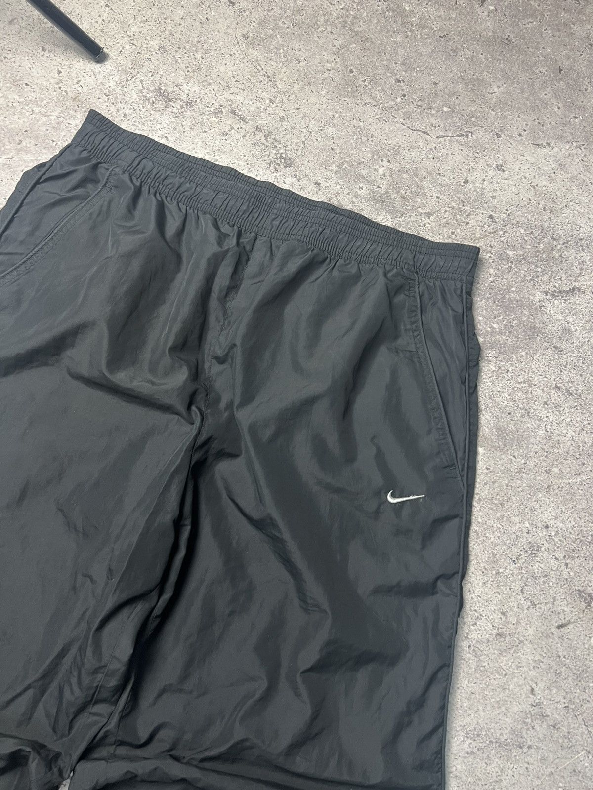 Nike Vintage Nike nylon pants in black with swoosh mens XL 00s Size US 34 / EU 50 - 12 Thumbnail