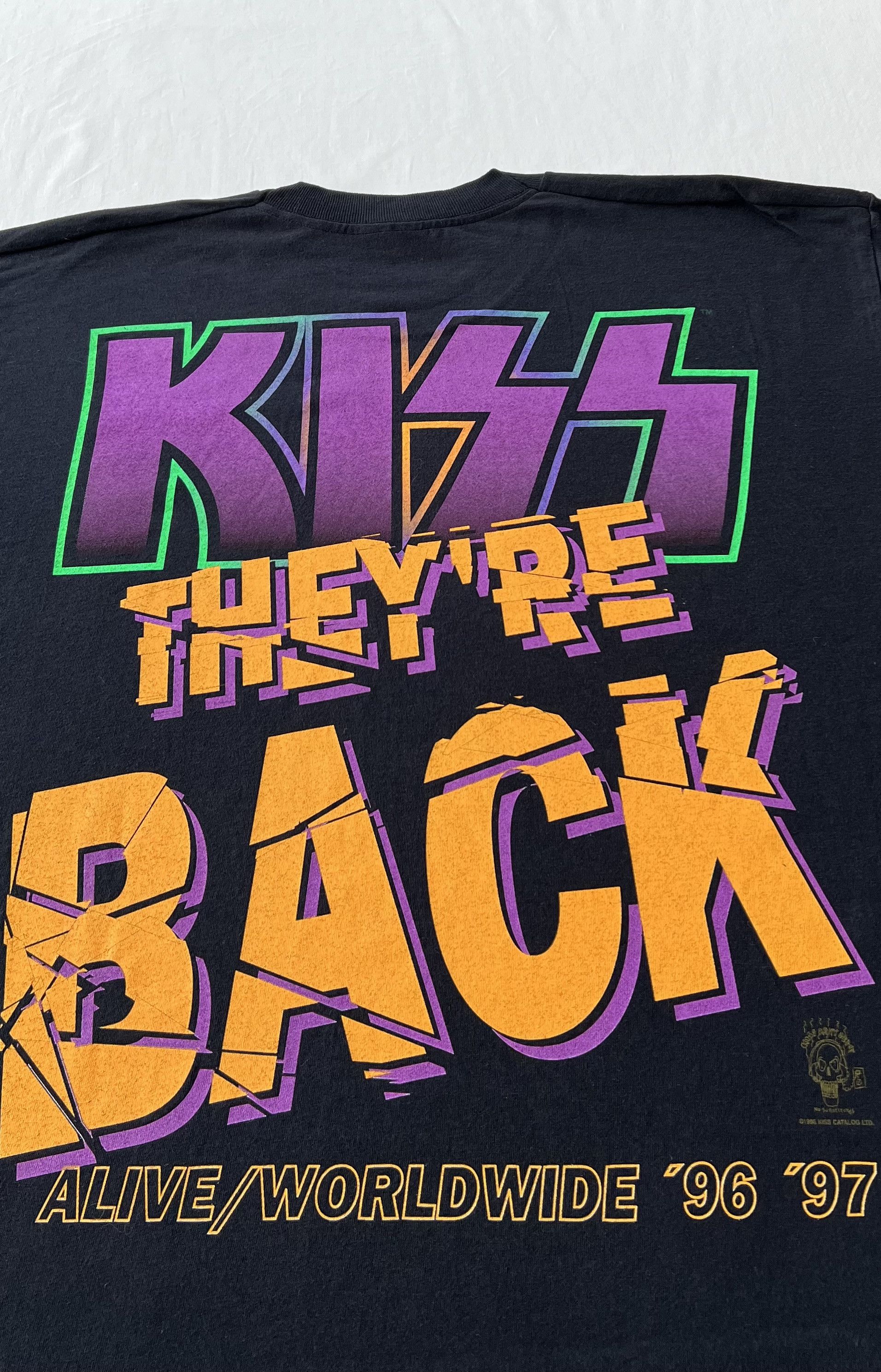 Band Tees Vintage 1996 Kiss They're Back Alive Worldwide 96 97 T-shirt Size US XL / EU 56 / 4 - 12 Thumbnail