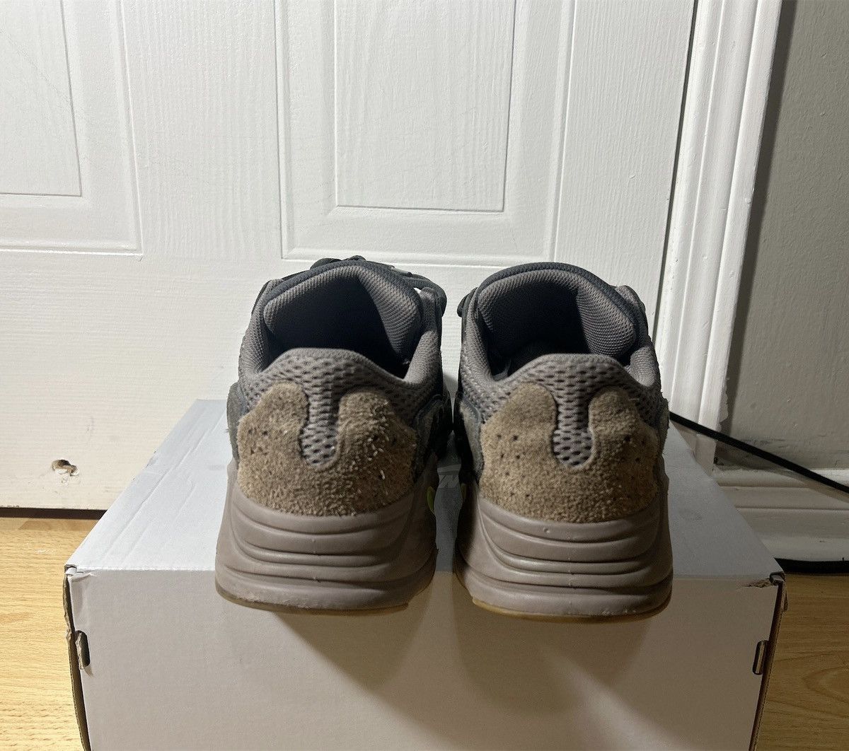 Adidas Yeezy Boost 700 Mauve Size US 9 / EU 42 - 3 Thumbnail