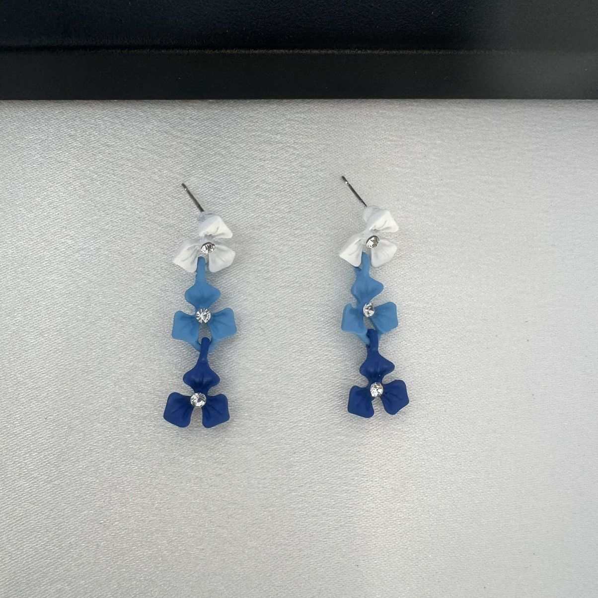 Other Flower Dangle Drop Earrings for Women Size ONE SIZE - 1 Thumbnail