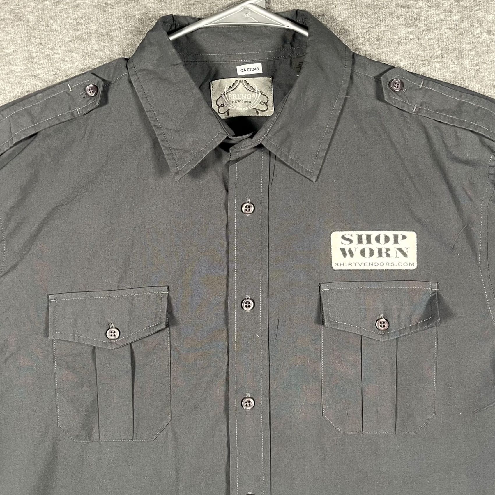 Vintage Lady Luck Pin-Up Work Shirt Mens XL Charcoal Short Sleeve Button Up Graphic Size US XL / EU 56 / 4 - 2 Thumbnail