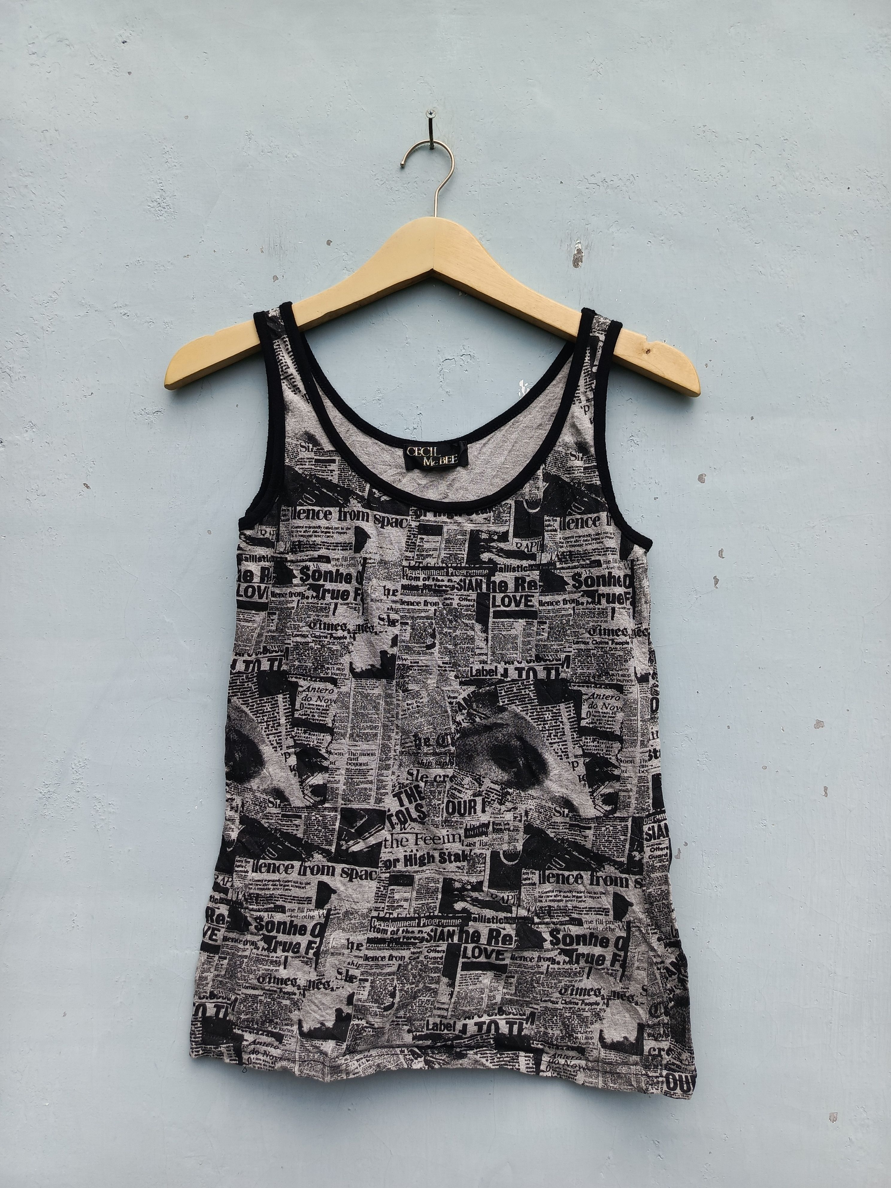 Japanese Brand CECIL McBEE newspaper pattern tanktop Size S / US 4 / IT 40 - 1 Thumbnail