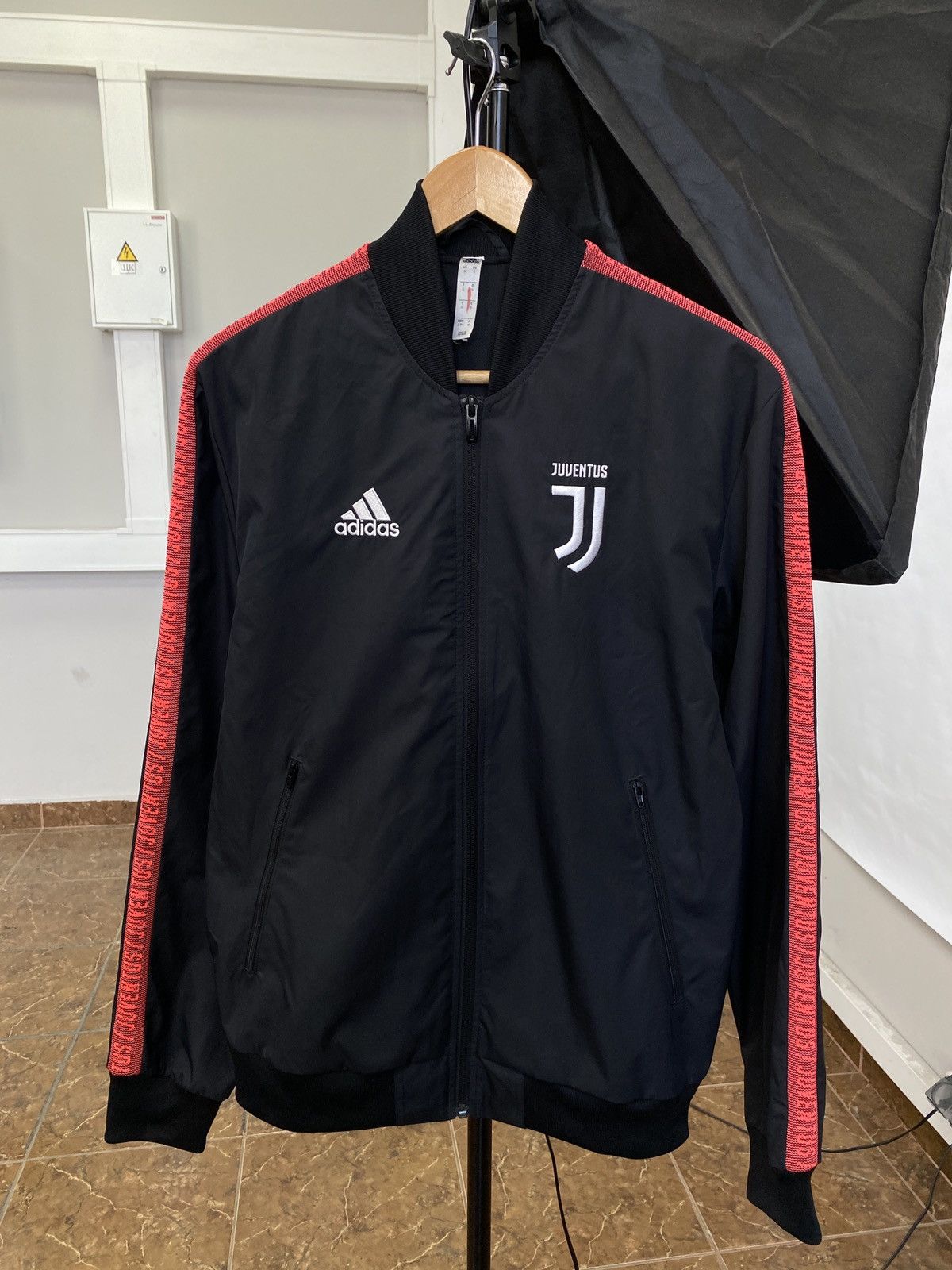 Adidas × Vintage 🇮🇹 Y2K Adidas Juventus Anthem Bomber Jacket 2019 Blokecore Size US S / EU 44-46 / 1 - 1 Thumbnail