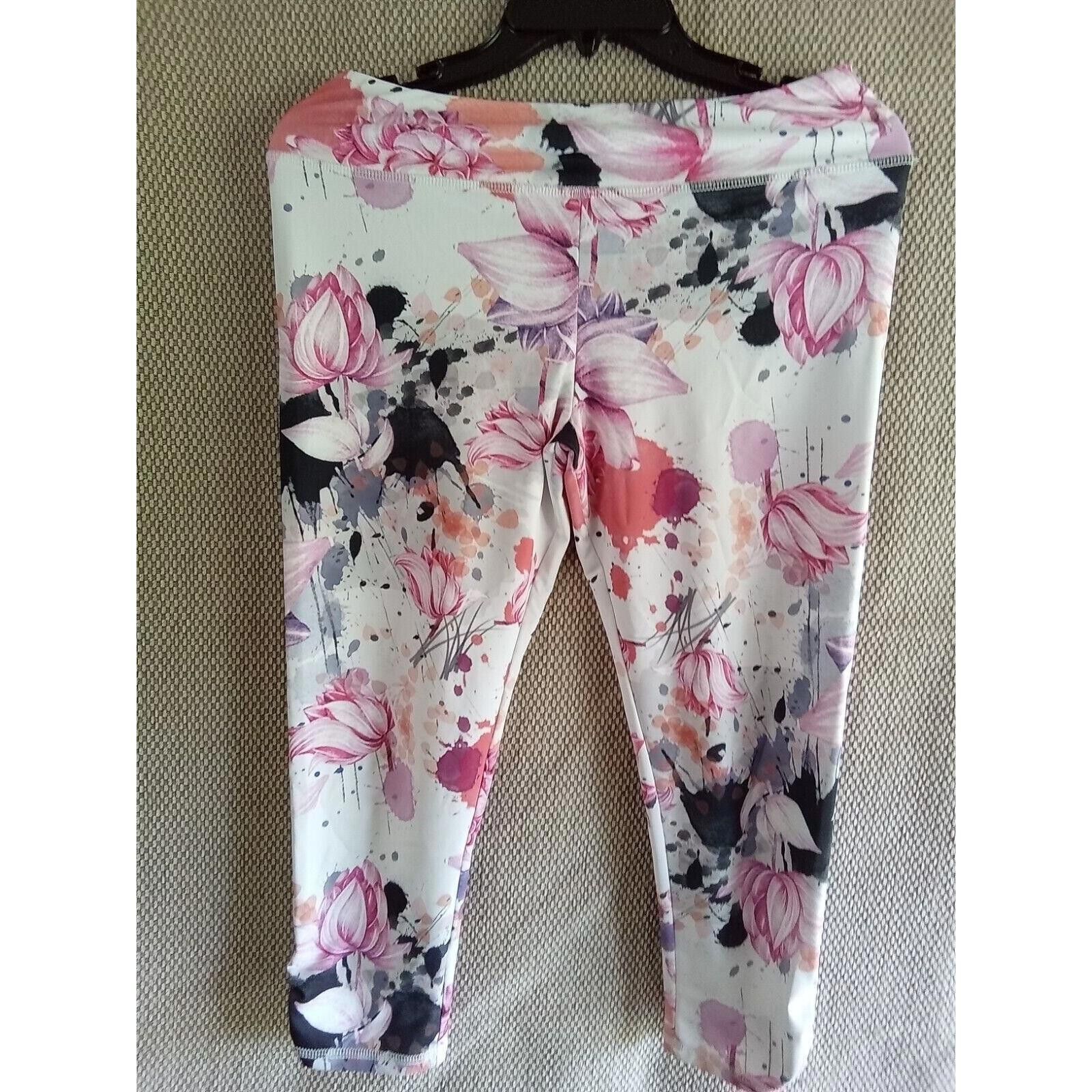 Designer Jala Medium Capris Floral Pattern, New With Tags. Size 32" / US 10 / IT 46 - 3 Thumbnail