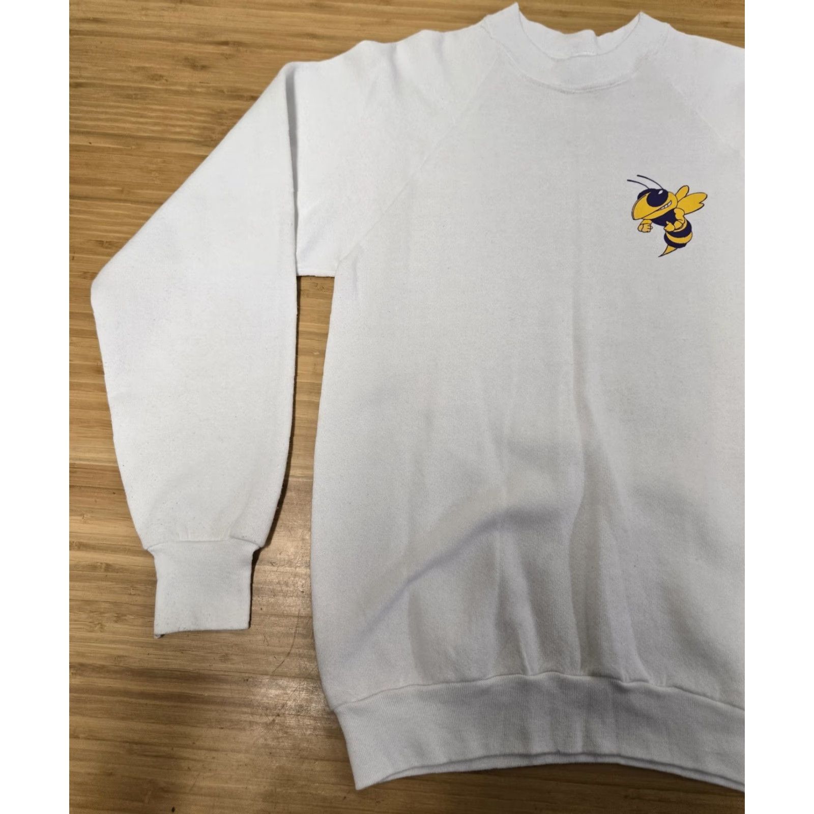 Fruit Of The Loom VINTAGE Fruit of the Loom Sweatshirt Mens Large White 1995 Lakeside Oldenburg Graphic Print USA Germany Flags Bees 90s Mens Size US L / EU 52-54 / 3 - 4 Thumbnail