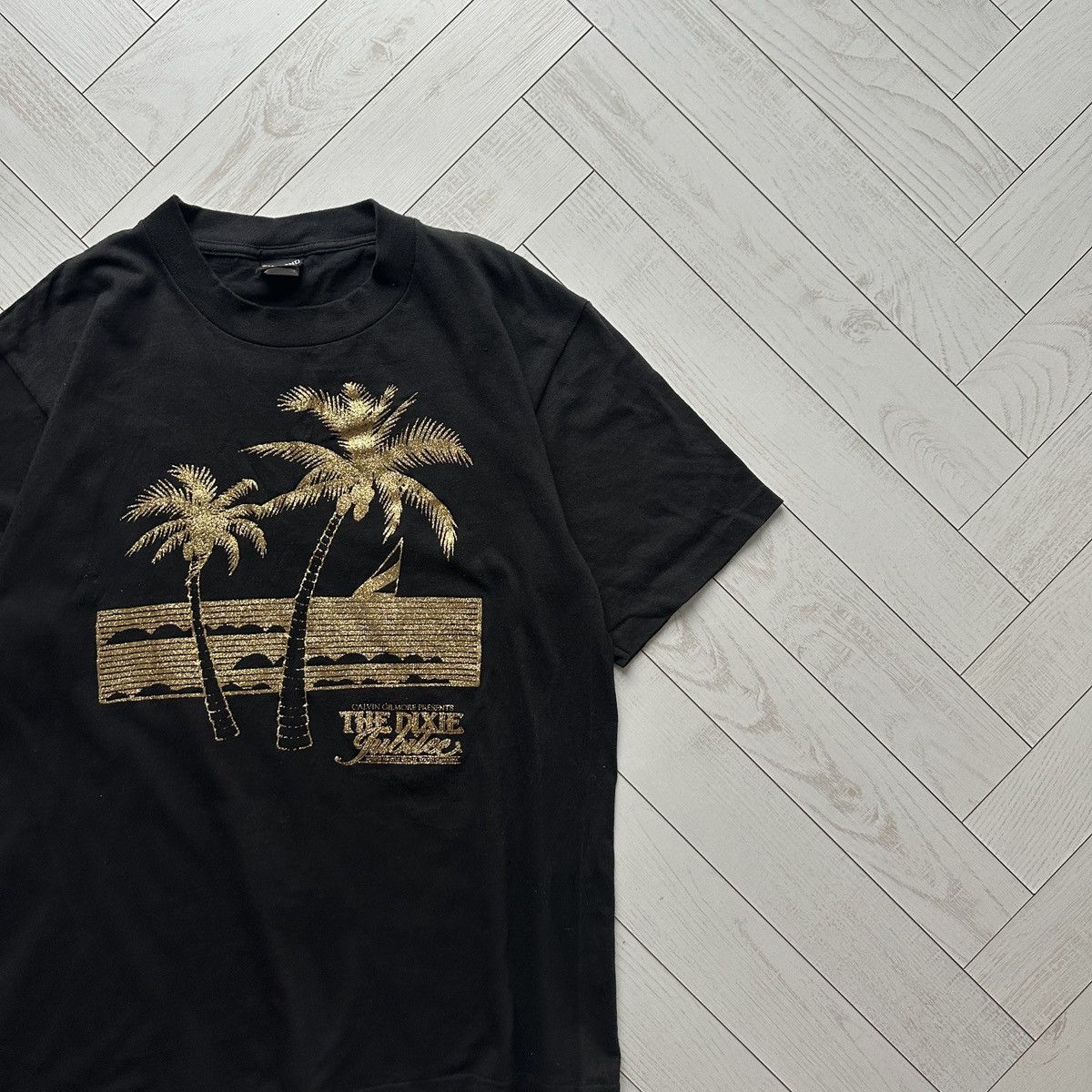 Vintage Vintage 90s Diamond Dust Calvin Gilmore Jubilee Glitter tee Size US L / EU 52-54 / 3 - 2 Thumbnail
