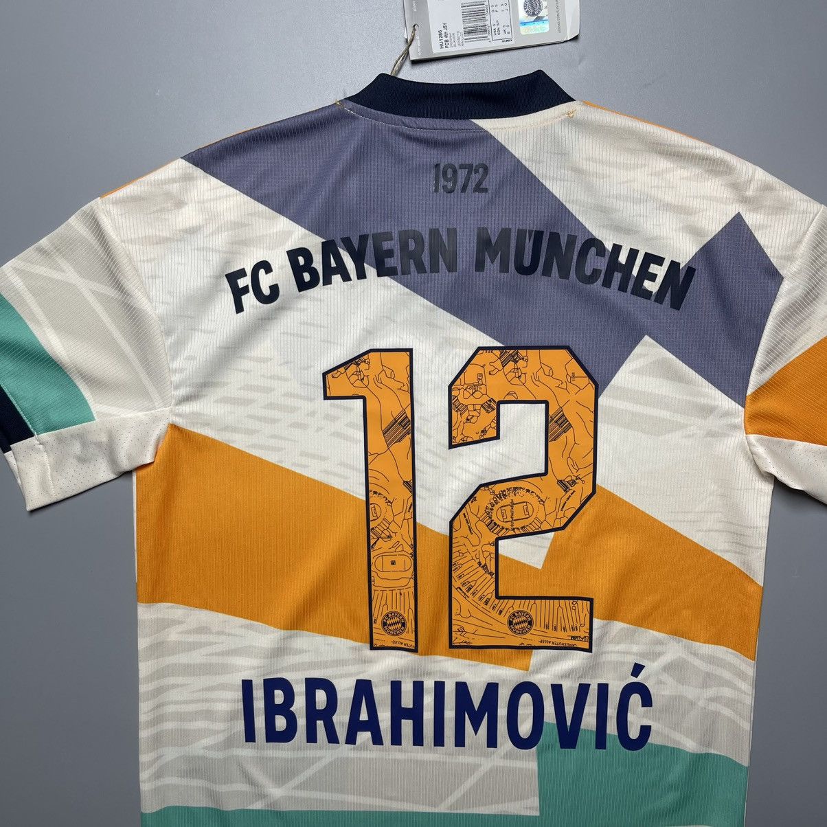 Vintage BAYERN ADIDAS 2022/2023 SOCCER FOURTH JERSEY #12 IBRAHIMOVIC Size US S / EU 44-46 / 1 - 8 Thumbnail