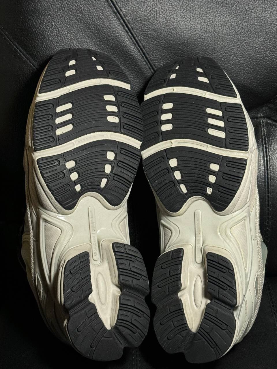 Adidas × Raf Simons 9,5us Adidas Raf Simons ozweego Ozweego Cream Size US 9.5 / EU 42-43 - 9 Thumbnail