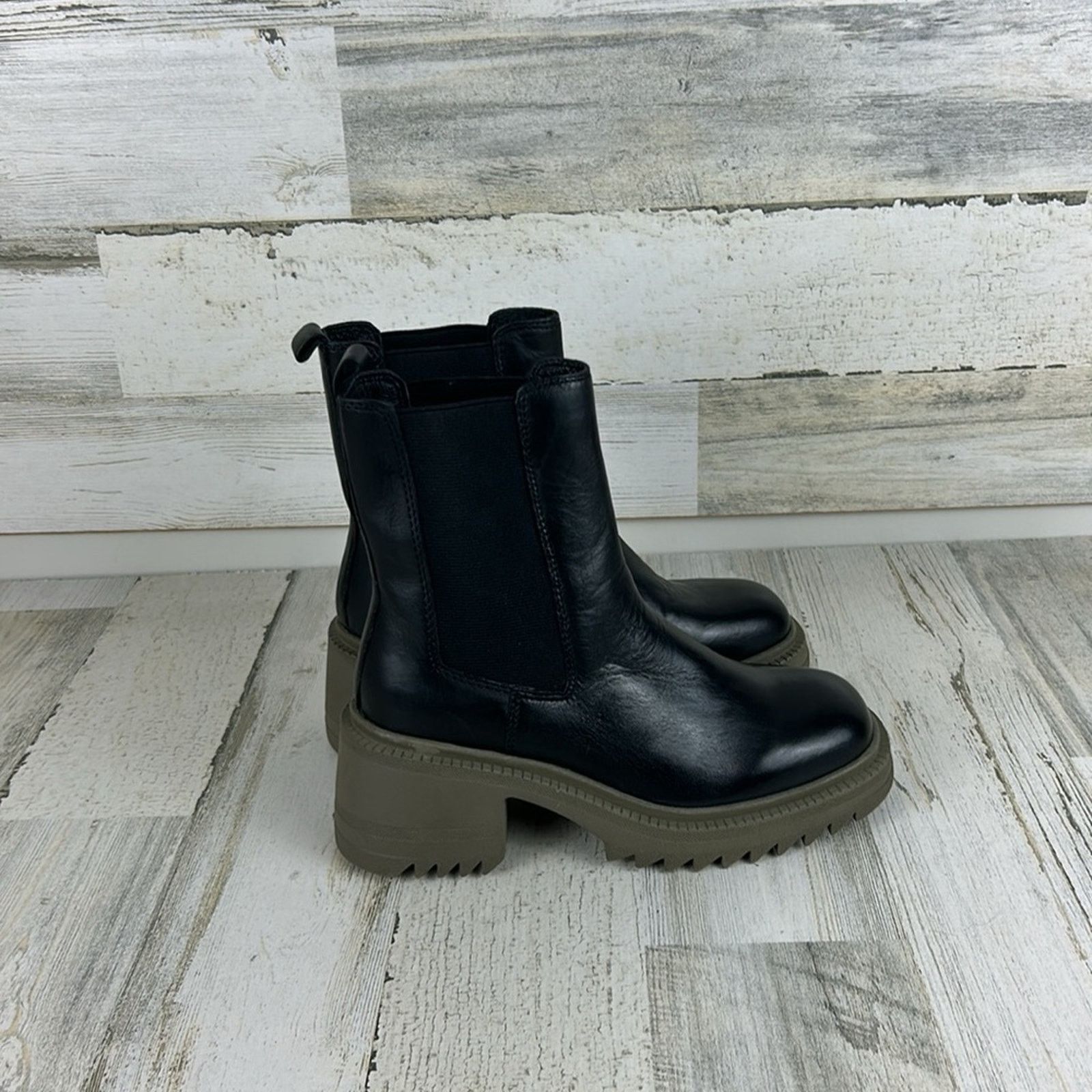 Vince Camuto Vince Camuto Anikaa womens 5 1/2M Black leather ankle boots Size US 5.5 / IT 35.5 - 5 Thumbnail