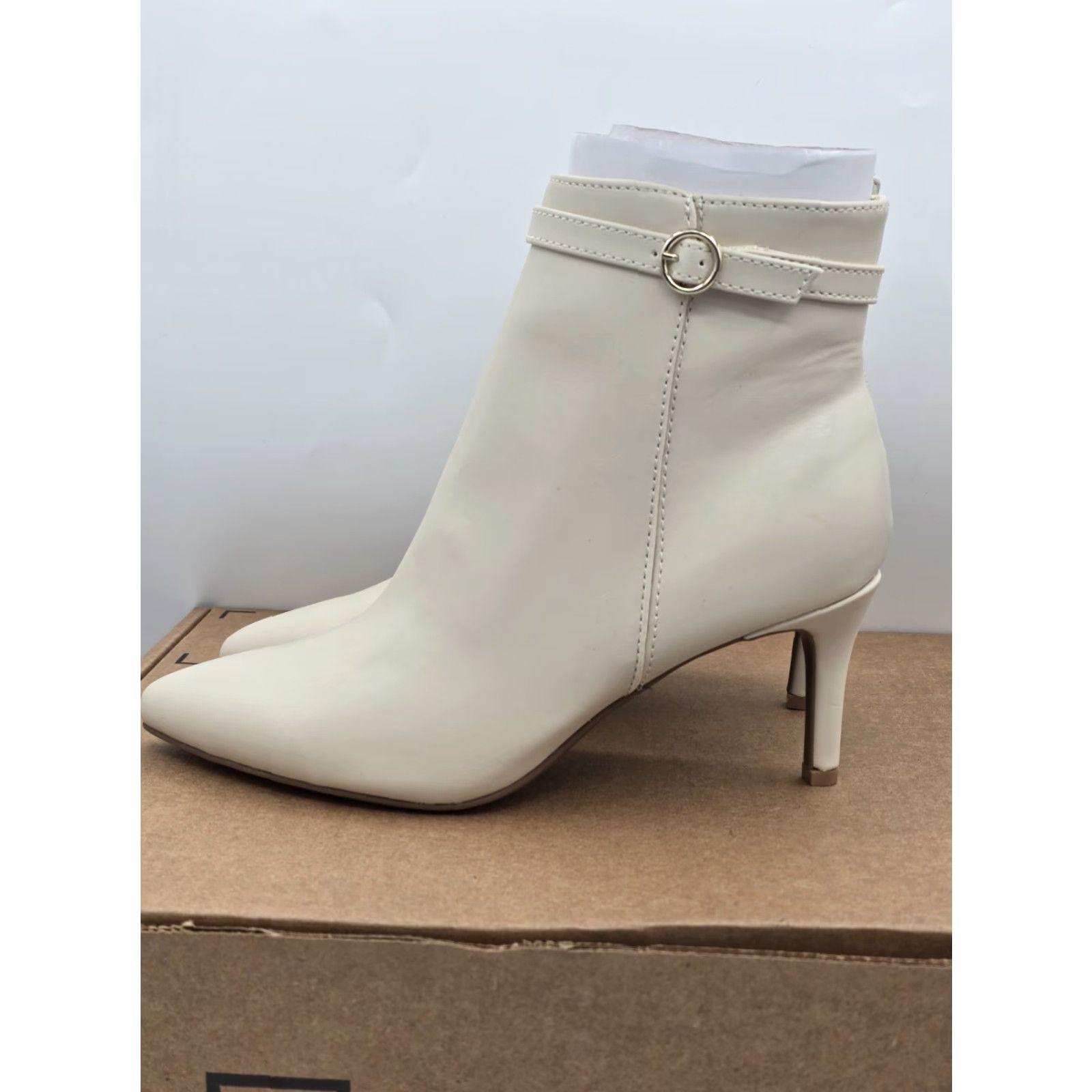 Vintage Bandolino Galayn Boots Womens Size 6.5 M Ivory Ankle White Kitten Heel NWOB 90s? Size US 7 / IT 37 - 4 Thumbnail