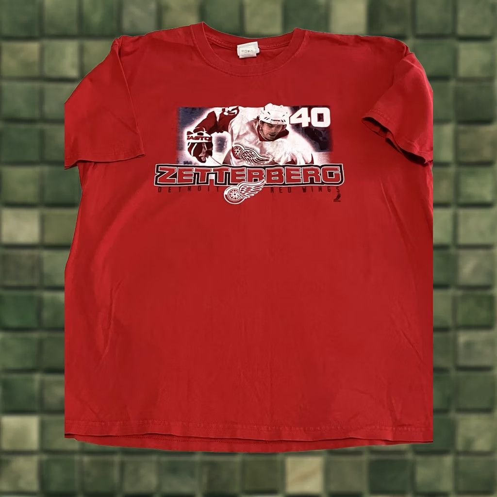 Vintage VINTAGE Henrik Zetterberg Detroit Red Wings Graphic T-Shirt Men’s XL Red Cotton Crew Neck Short Sleeve Logo Sports 90s Size US XL / EU 56 / 4 - 1 Thumbnail