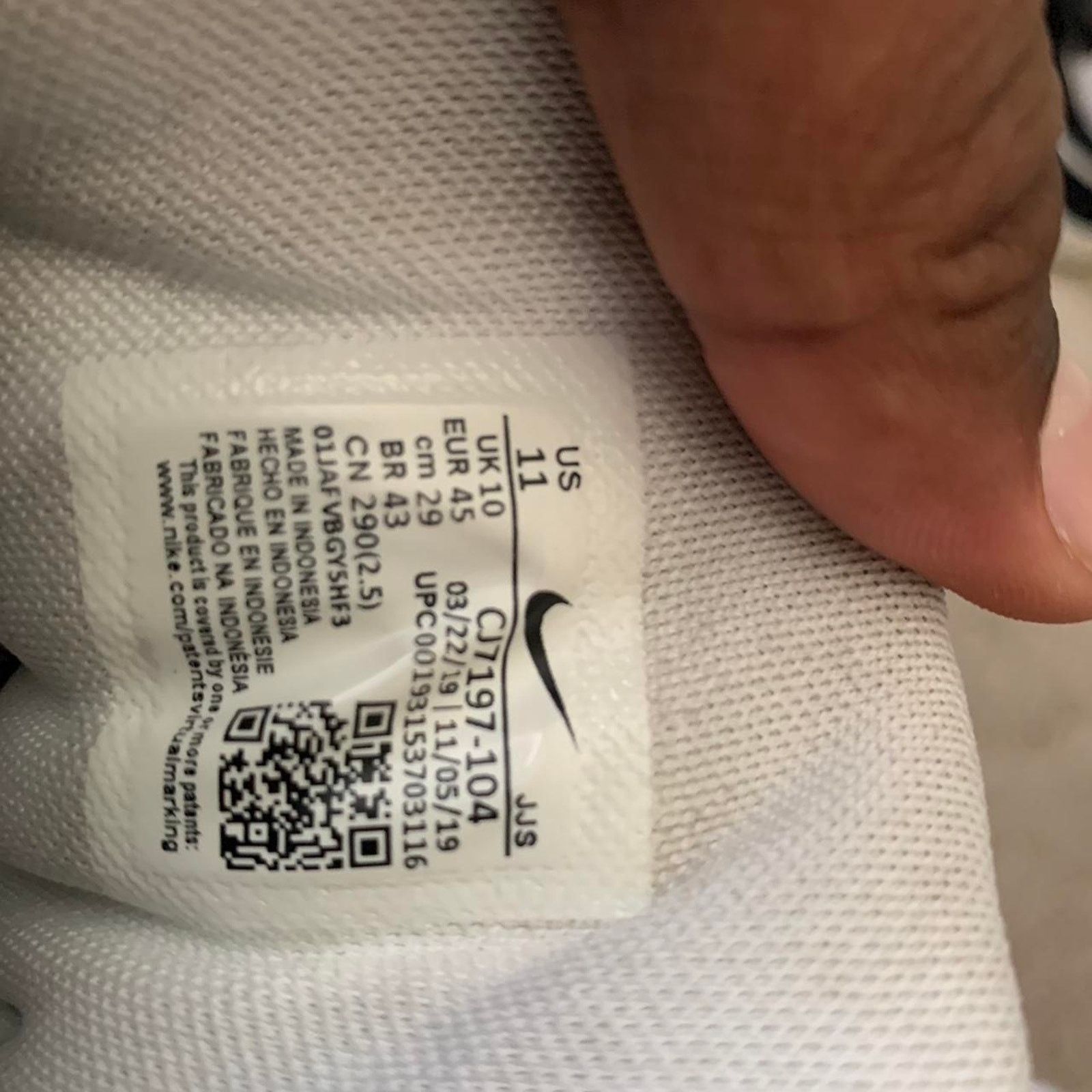 Undefeated Undefeated air max Size US 11 / EU 44 - 3 Thumbnail