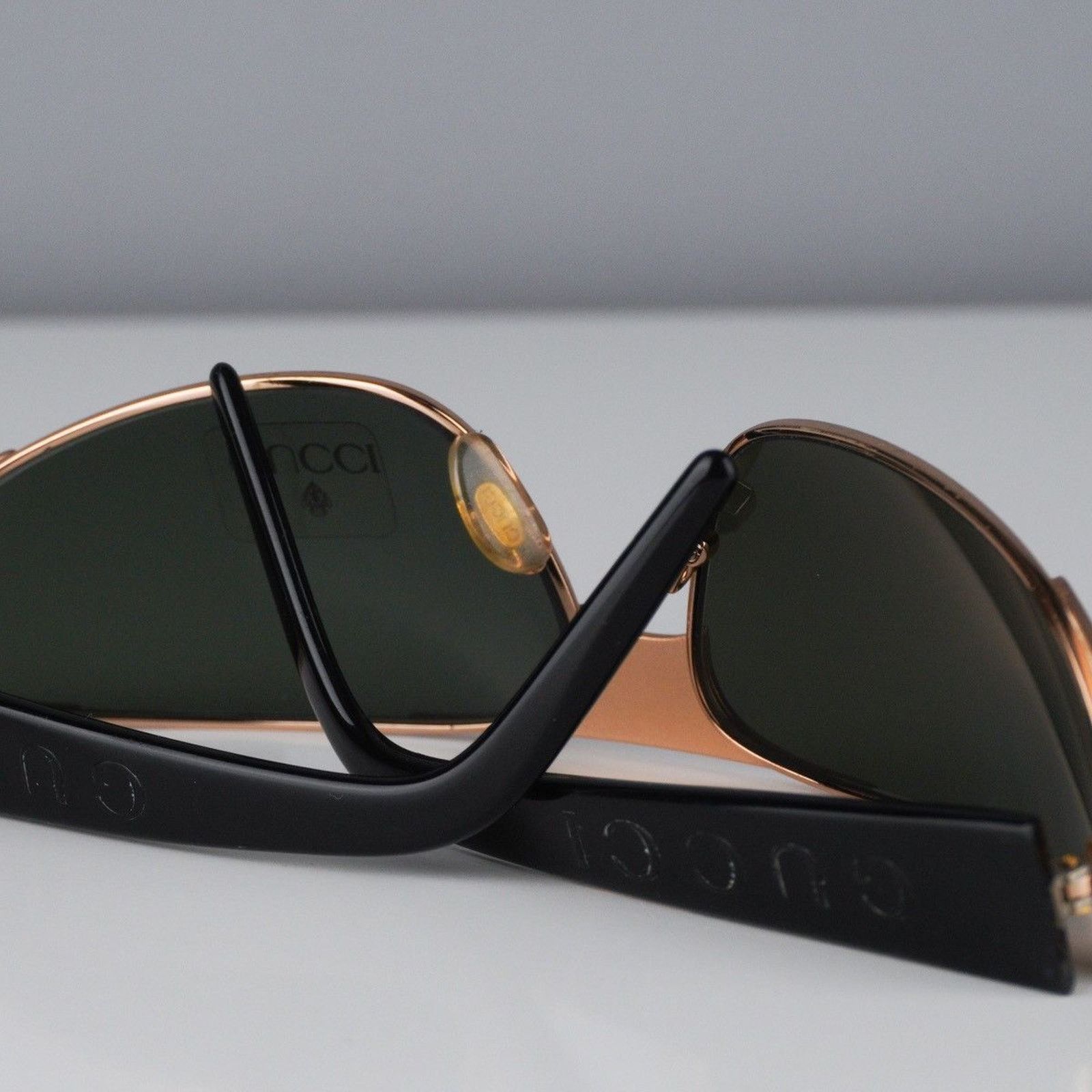 Gucci Vintage 90s gucci gold black logo mask sunglasses Size ONE SIZE - 8 Thumbnail